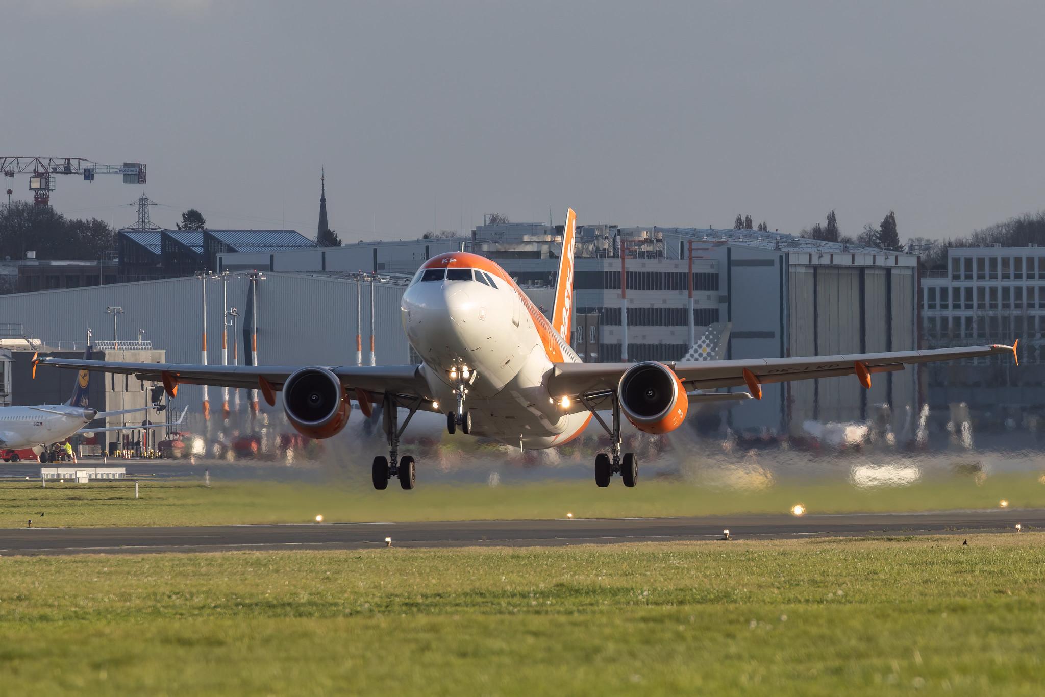 Hamburg Airport: easyJet (U2 / EZY) | Operator: easyJet Europe |  Airbus A319-111 A319 | OE-LKP | MSN 3702