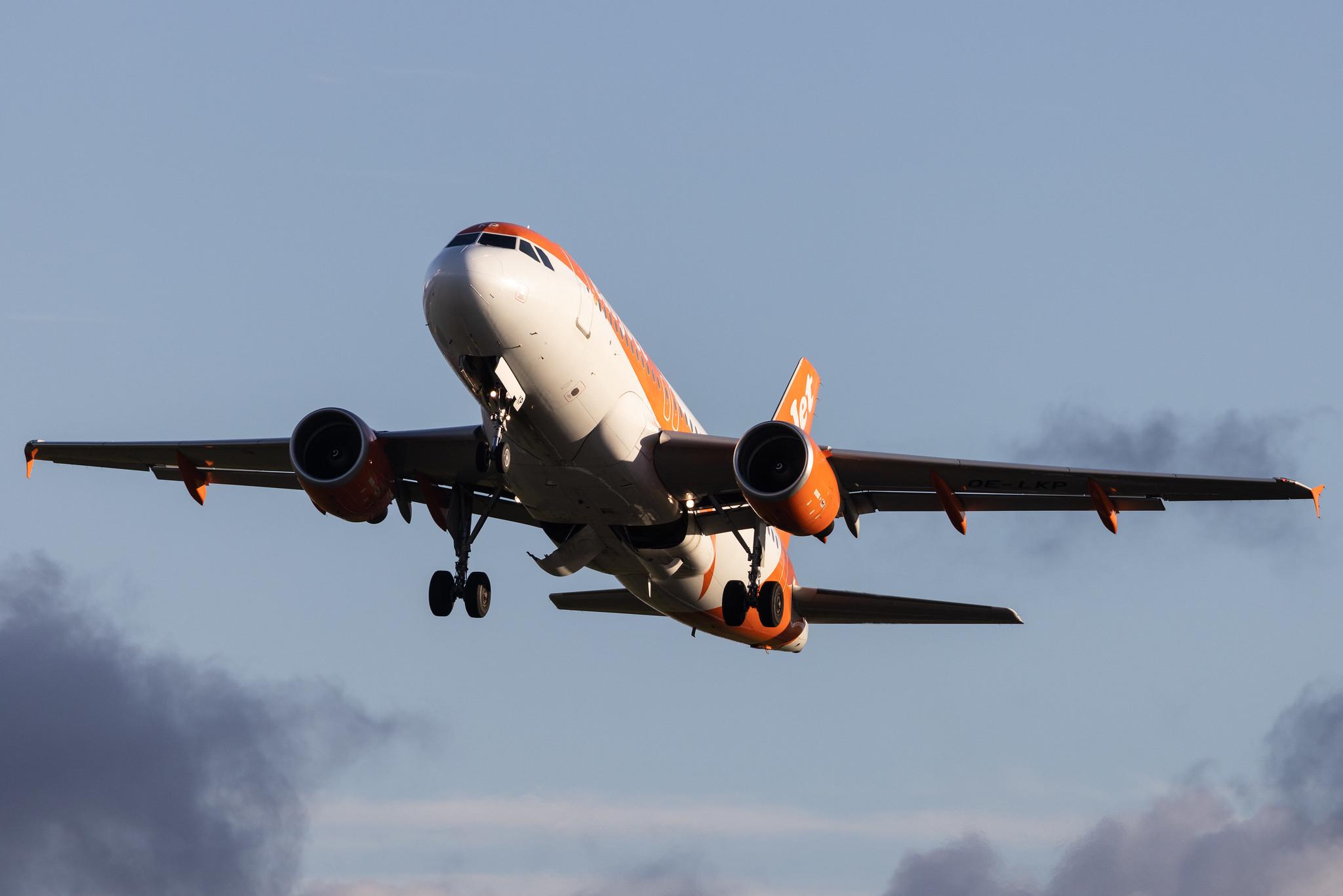Hamburg Airport: easyJet (U2 / EZY) | Operator: easyJet Europe |  Airbus A319-111 A319 | OE-LKP | MSN 3702