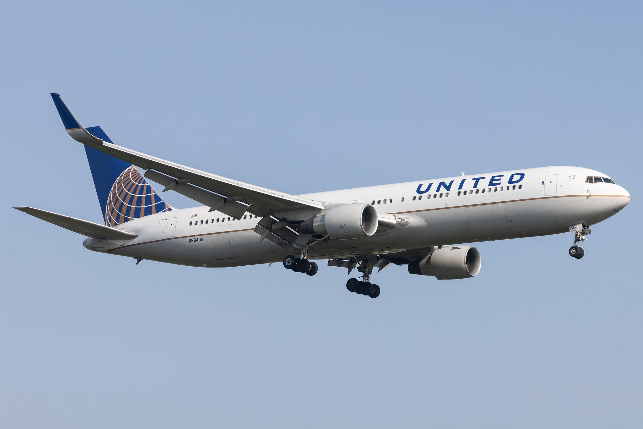 London Heathrow: United Airlines (UA / UAL) |  Boeing 767-3CB(ER) B763 | N684UA | MSN 33466