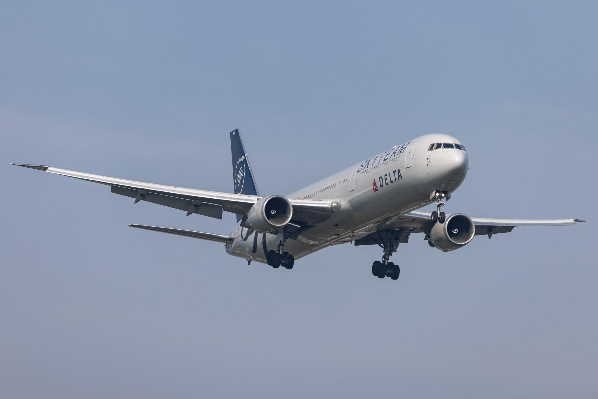 London Heathrow: Delta Air Lines (DL / DAL) |  Livery: SkyTeam Livery |  Boeing 767-432(ER) B764 | N844MH | MSN 29717