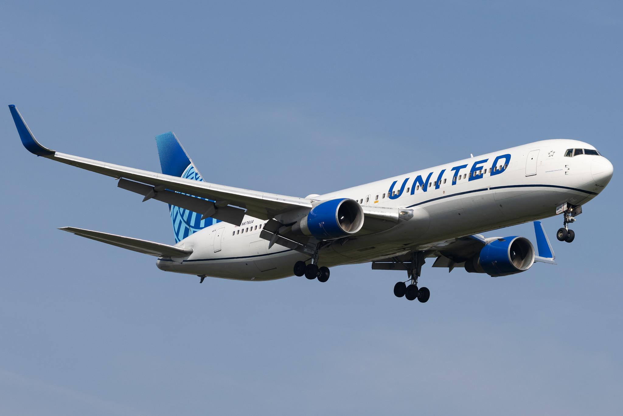 London Heathrow: United Airlines (UA / UAL) |  Boeing 767-322(ER) B763 | N676UA | MSN 30028