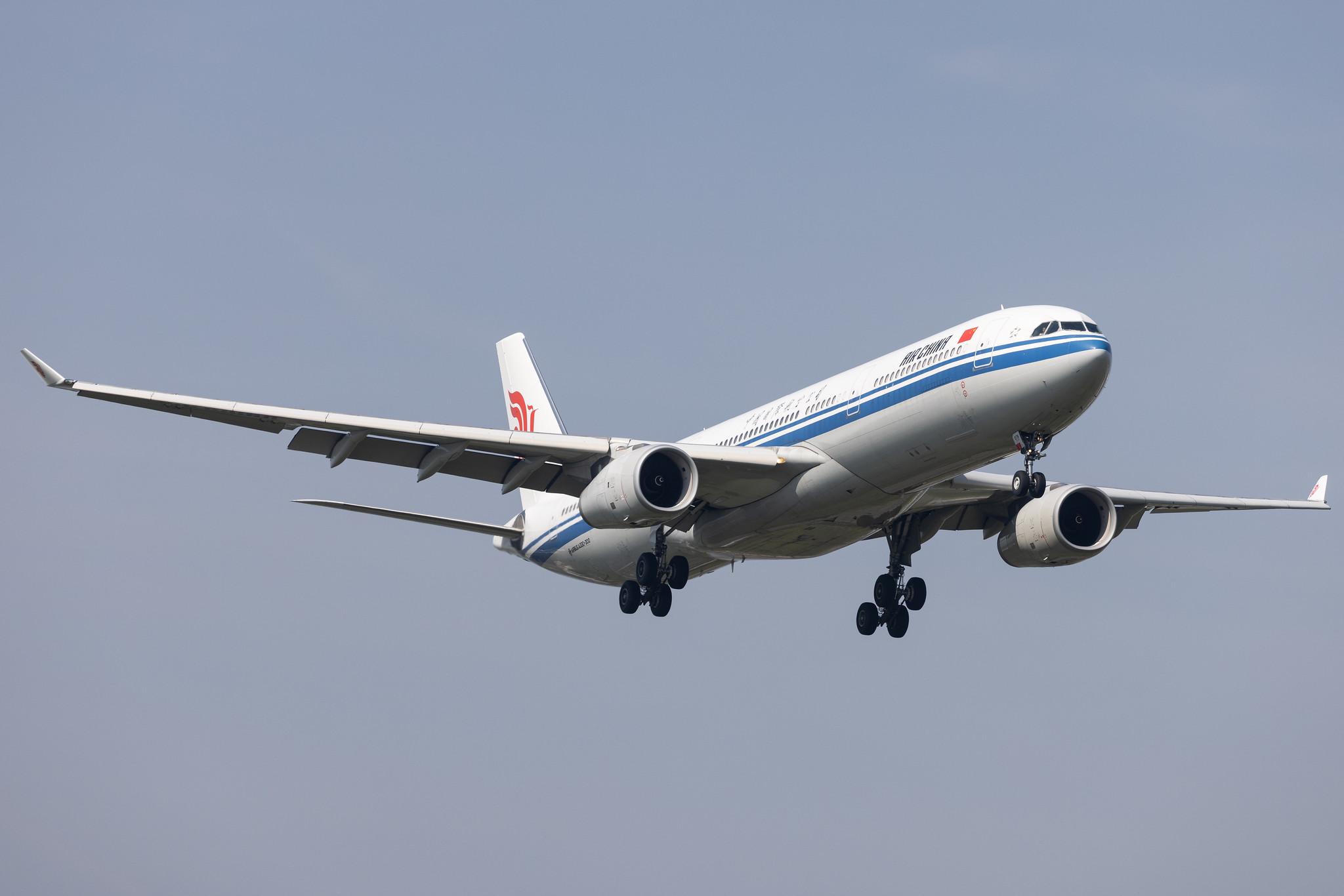 London Heathrow: Air China (CA / CCA) |  Airbus A330-343 A333 | B-5978 | MSN 1673