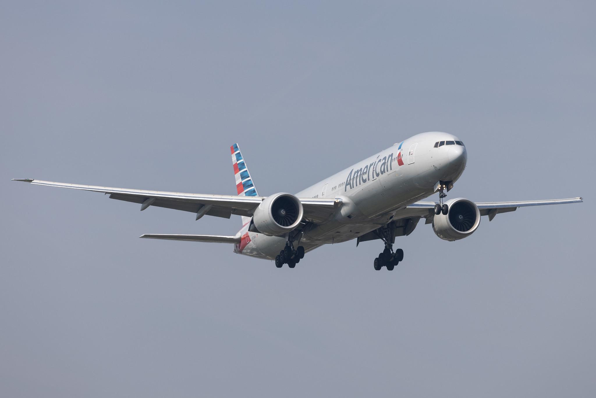 London Heathrow: American Airlines (AA / AAL) |  Boeing 777-323(ER) B77W | N729AN | MSN 33127