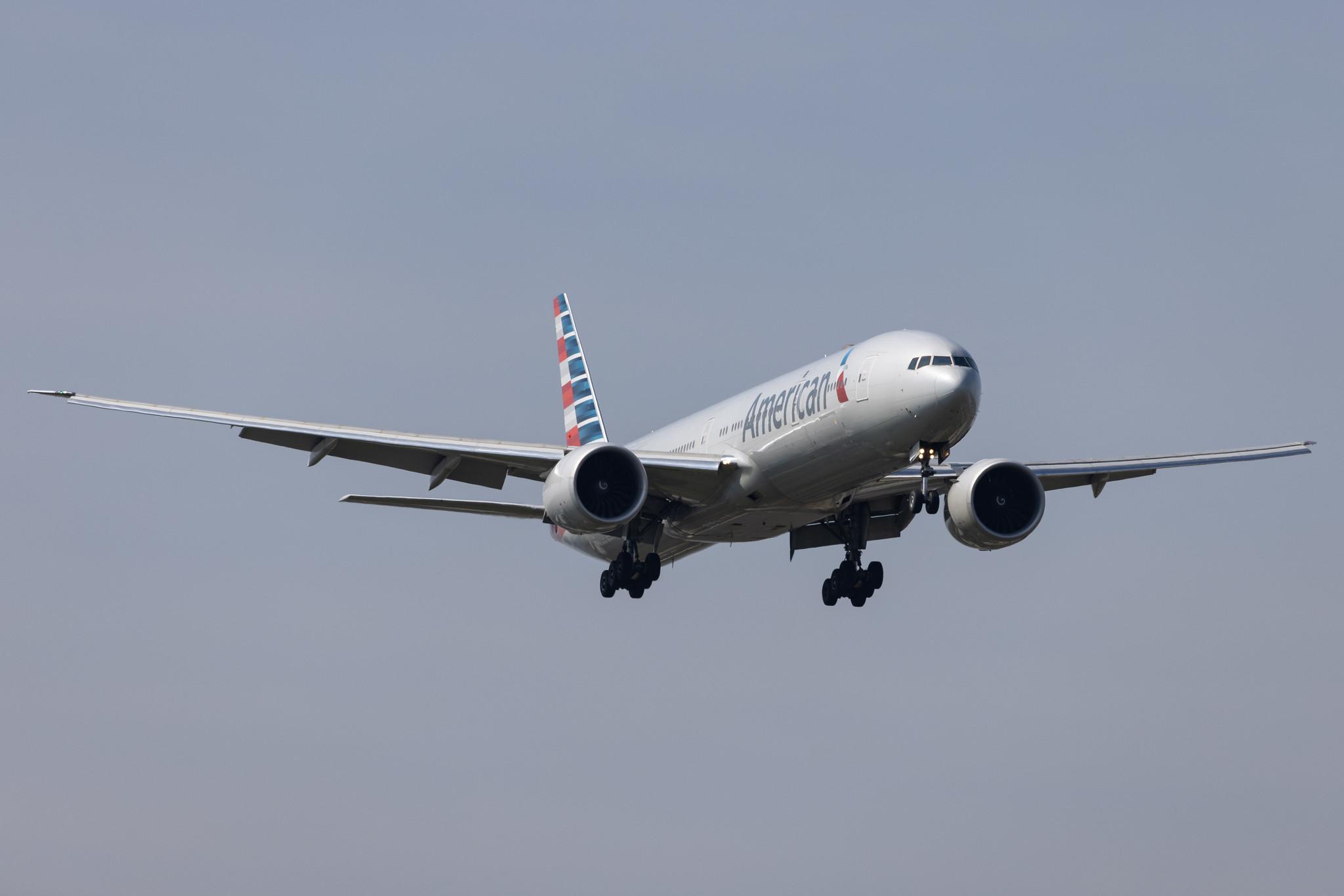 London Heathrow: American Airlines (AA / AAL) |  Boeing 777-323(ER) B77W | N728AN | MSN 31553