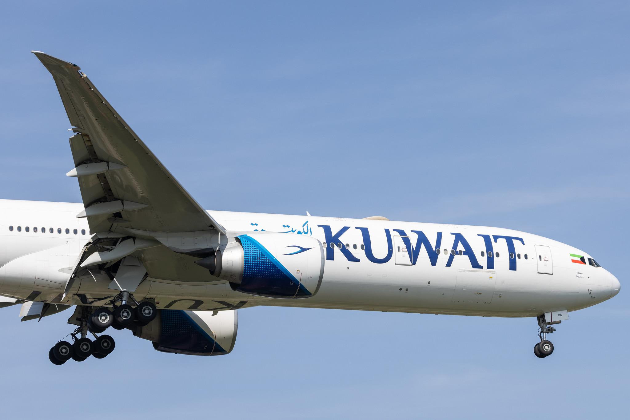 London Heathrow: Kuwait Airways (KU / KAC) |  Boeing 777-369(ER) B77W | 9K-AOM | MSN 62570