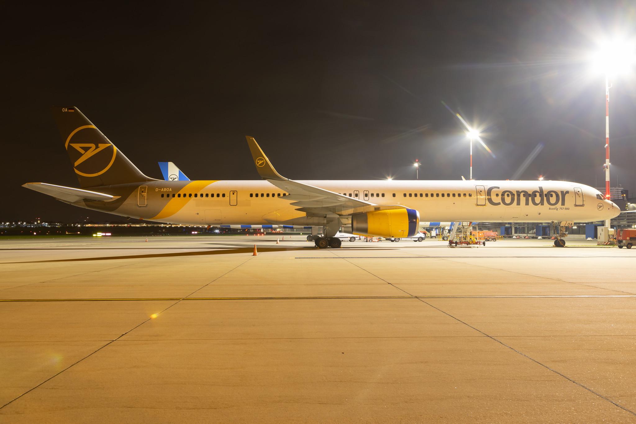 Hamburg Airport: Condor (DE / CFG) | Boeing 757-330 B753 | D-ABOA | MSN 29016