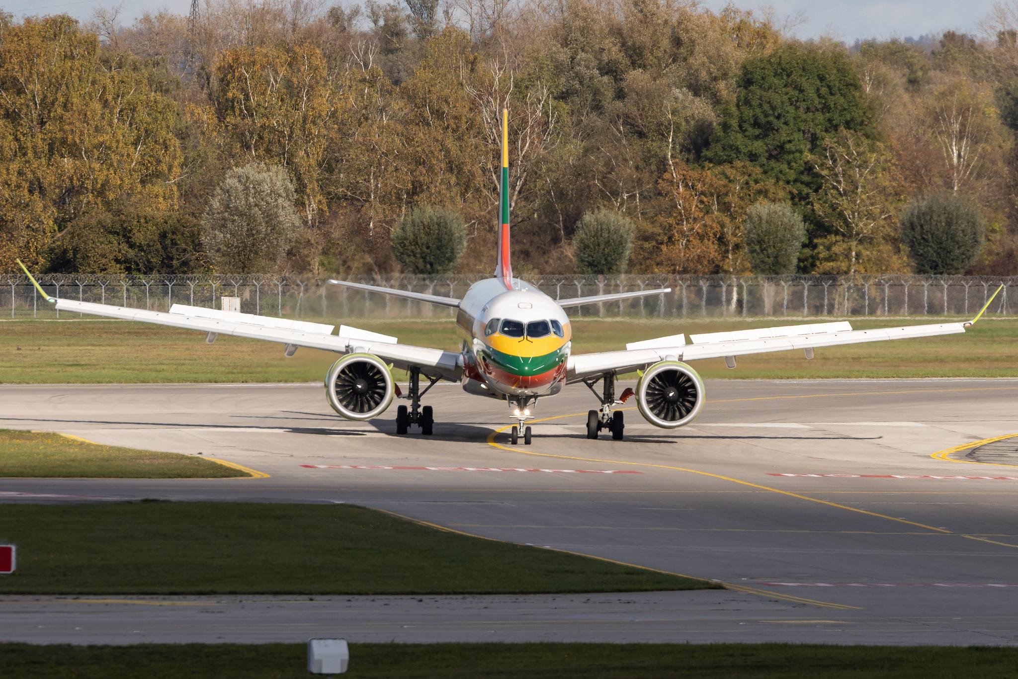 Munich Airport: Air Baltic (BT / BTI) | Livery: Lithuanian Flag Livery | Airbus A220-300 BCS3 | YL-CSK | MSN 55039