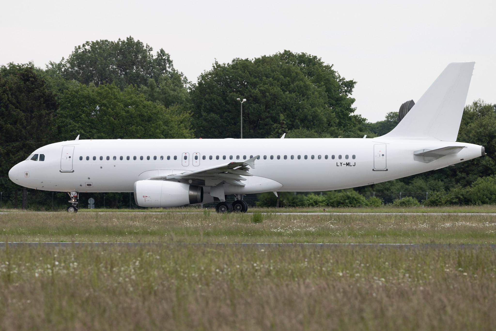Hamburg Airport: SunExpress (XQ / SXS) | Operator: Avion Express | Airbus A320-232 A320 | LY-MLJ | MSN 03877