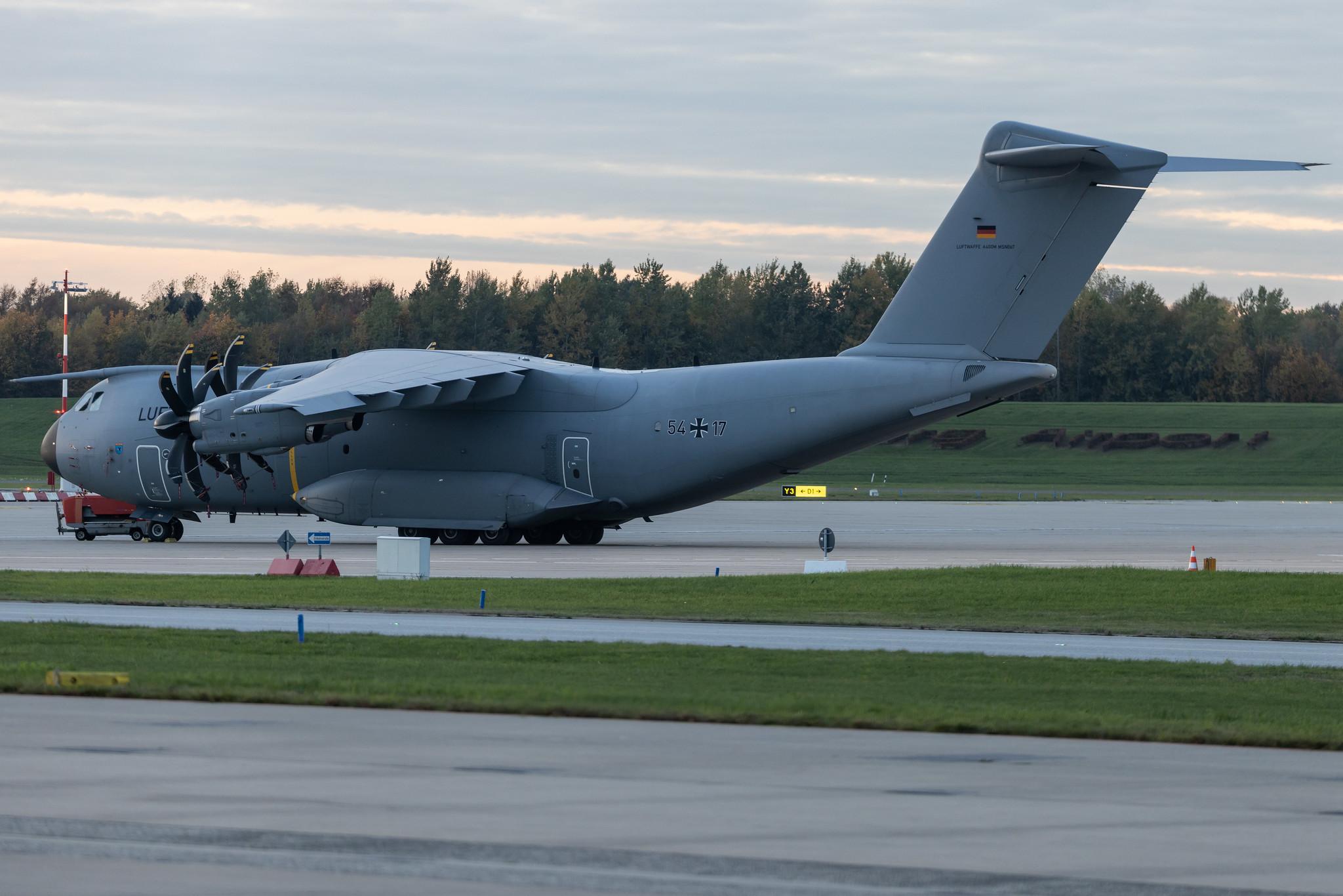Hamburg Airport: German Air Force (/ GAF) | Airbus A400M-180 A400 | 54+17 | MSN 067