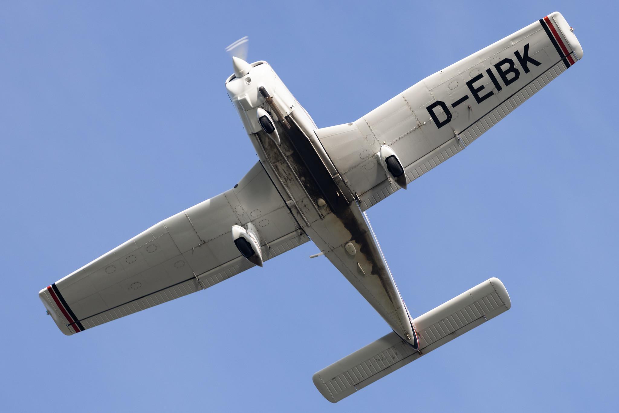 Hamburg Finkenwerder: Flugsport-Club Neumunster | Piper PA 28-161 Warrior II P28A | D-EIBK | MSN 28-8116197