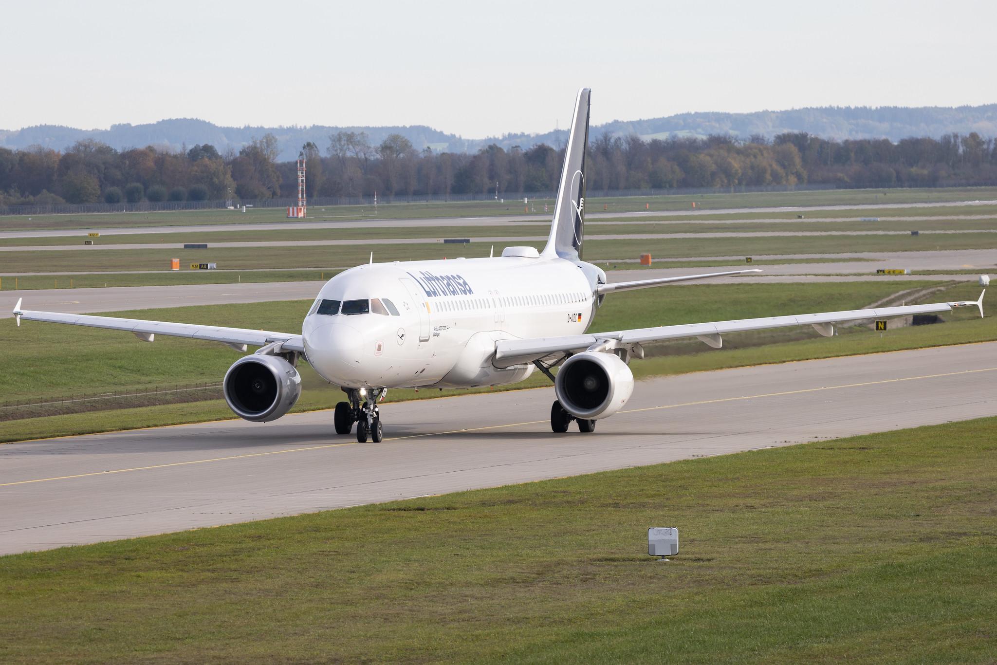 Munich Airport: Lufthansa (LH / DLH) | Airbus A320-214 A320 | D-AIZC | MSN 4153