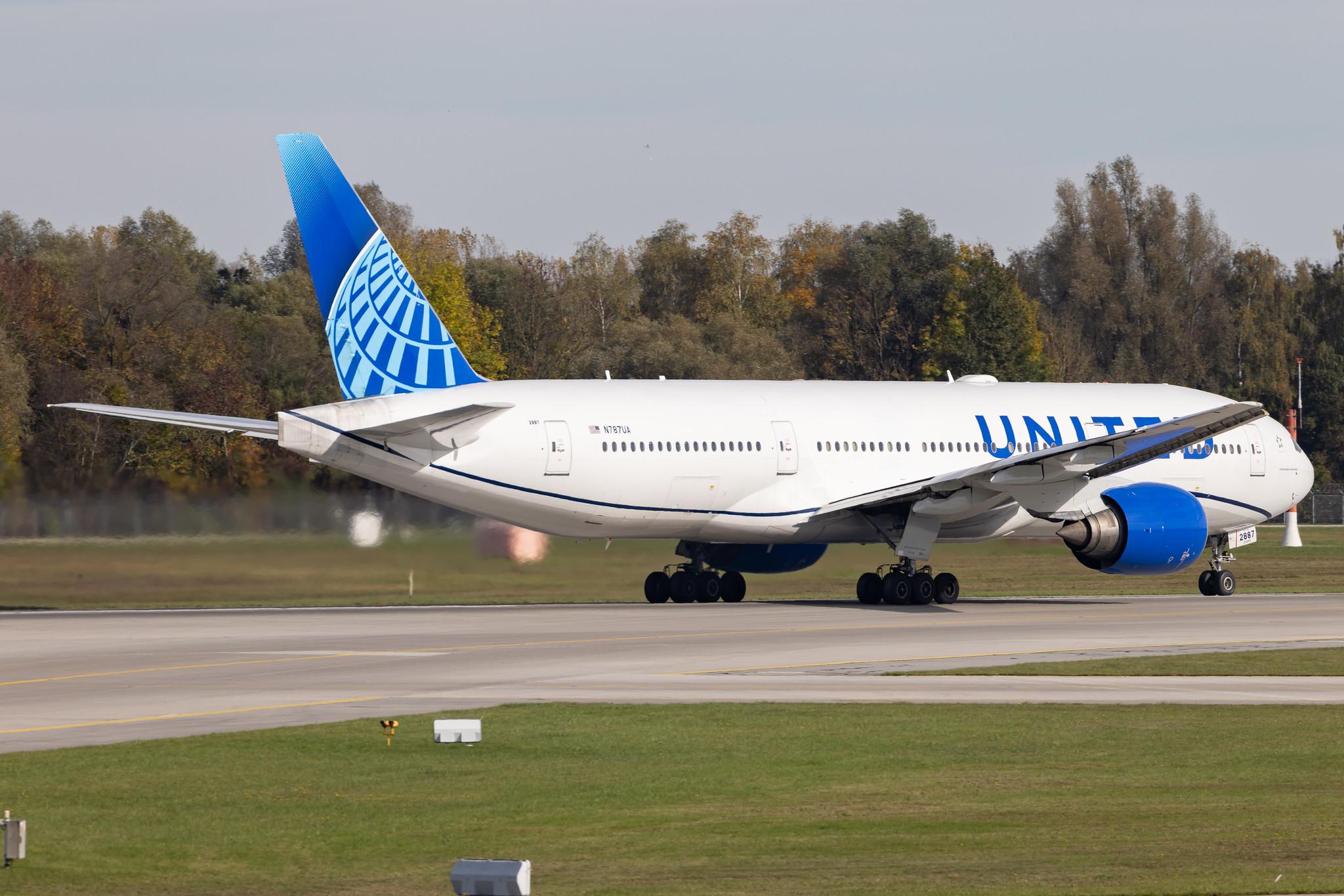 Munich Airport: United Airlines (UA / UAL) | Boeing 777-222ER B772 | N787UA | MSN 26939