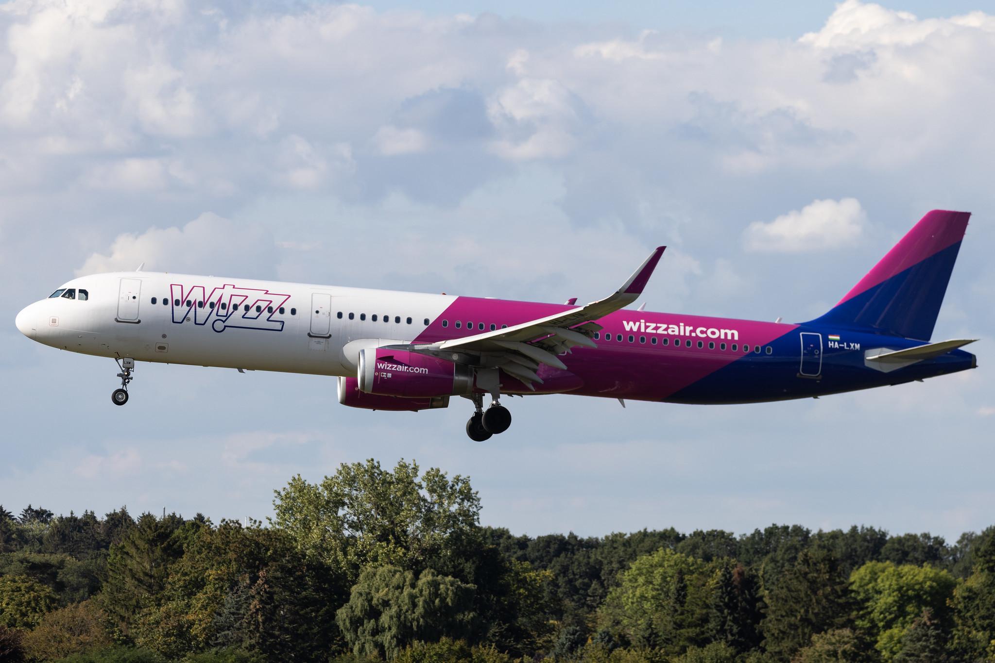 Hamburg Airport: Wizz Air (W6 / WZZ) | Airbus A321-231 A321 | HA-LXM | MSN 7528