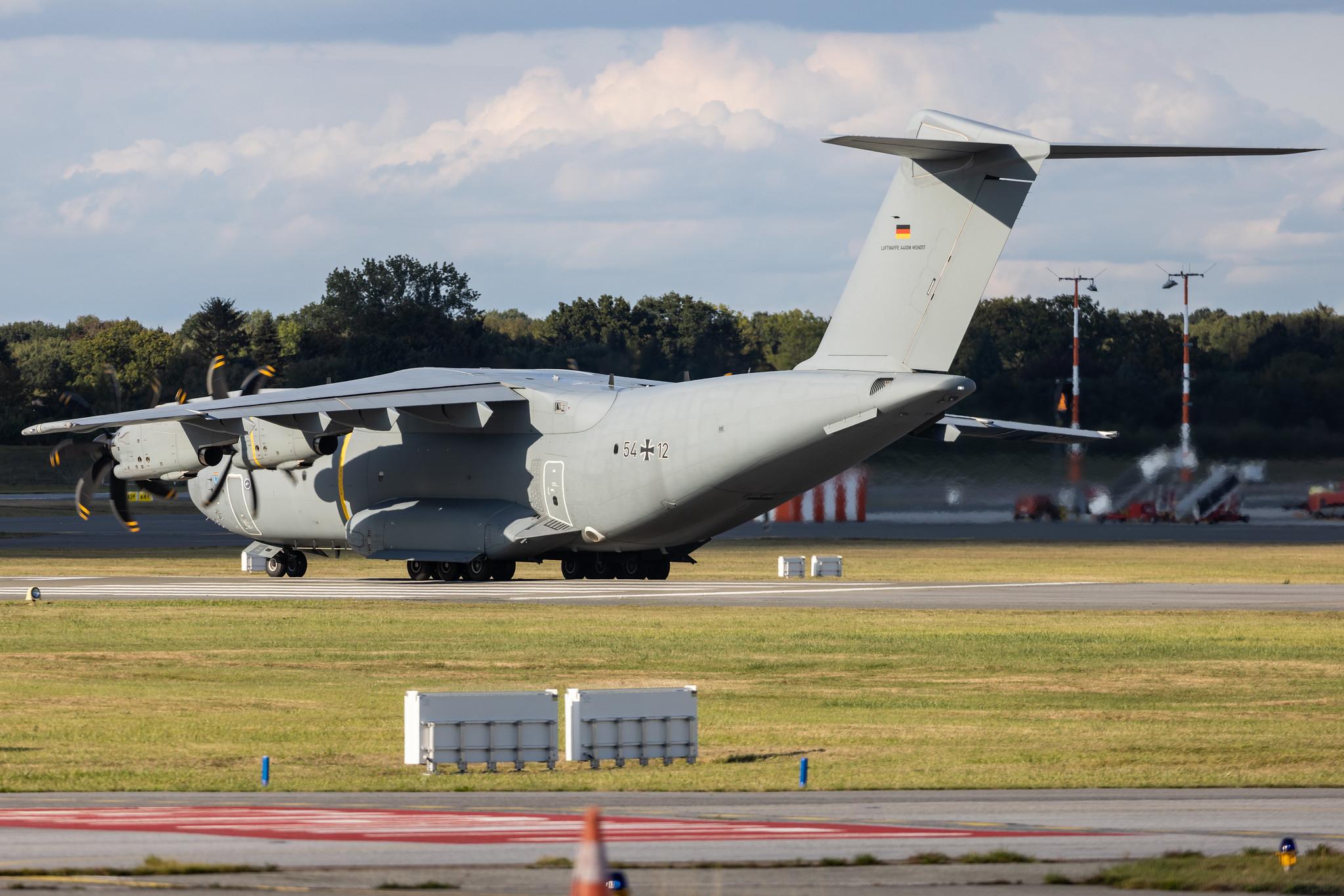 Hamburg Airport: German Air Force ( / GAF) | Airbus A400M-180 A400 | 54+12 | MSN 057