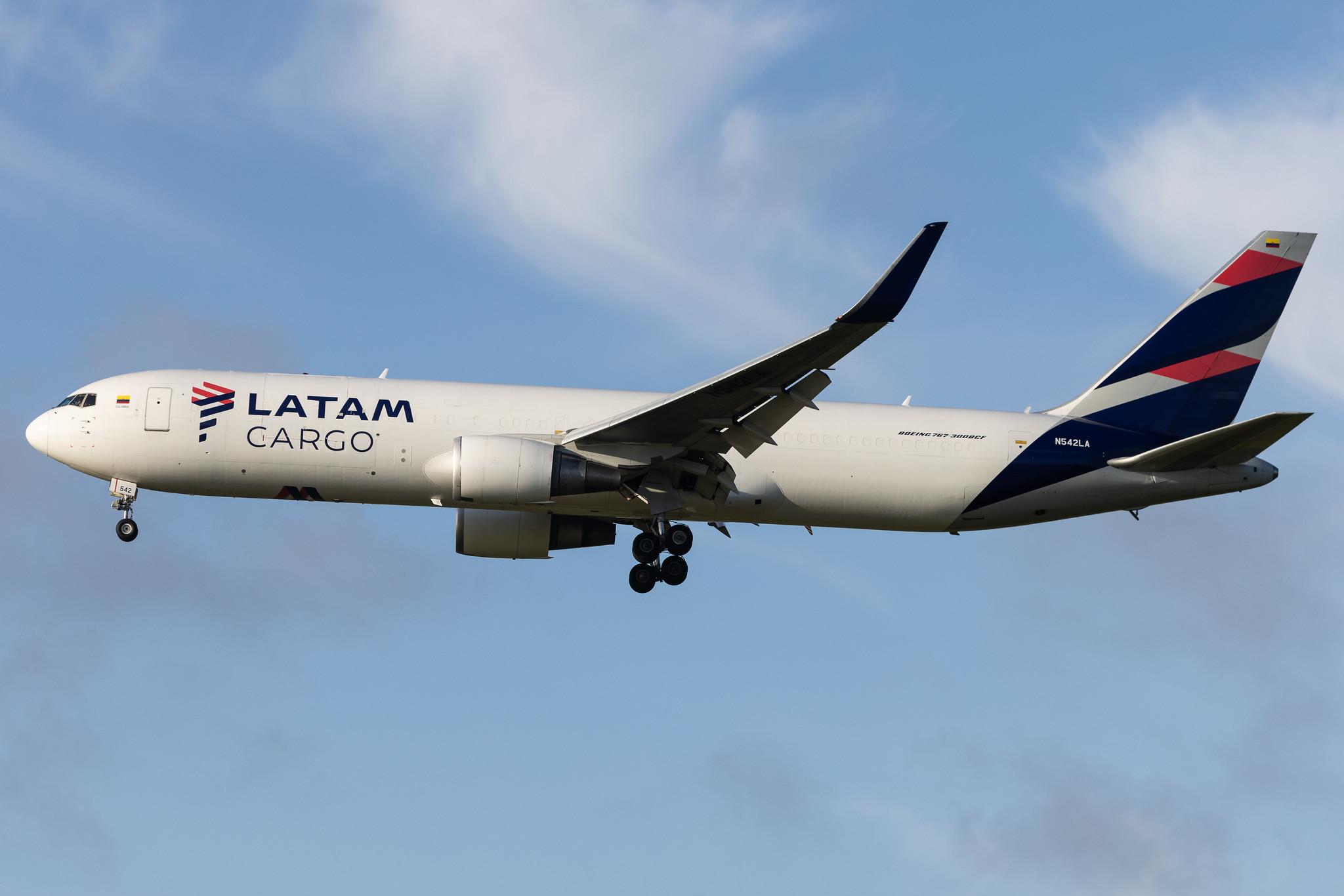 Amsterdam Schiphol: LATAM Cargo (UC / LCO) | Operator: LATAM Cargo Colombia |  Boeing 767-316(ER)(BCF) B763 | N542LA | MSN 34629