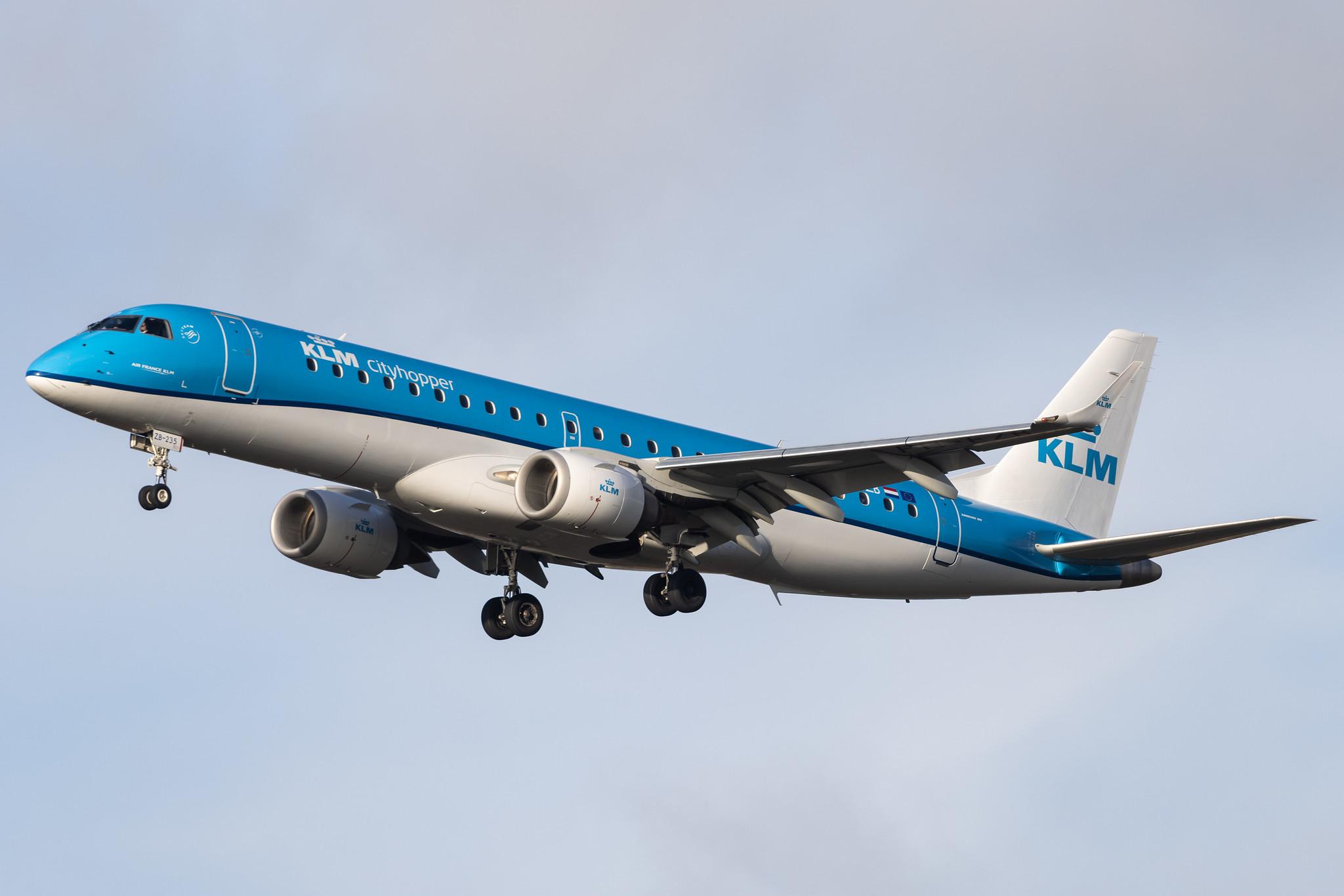 Amsterdam Schiphol: KLM (KL / KLM) | Operator: KLM Cityhopper | Embraer E190STD E190 | PH-EZB | MSN 19000235