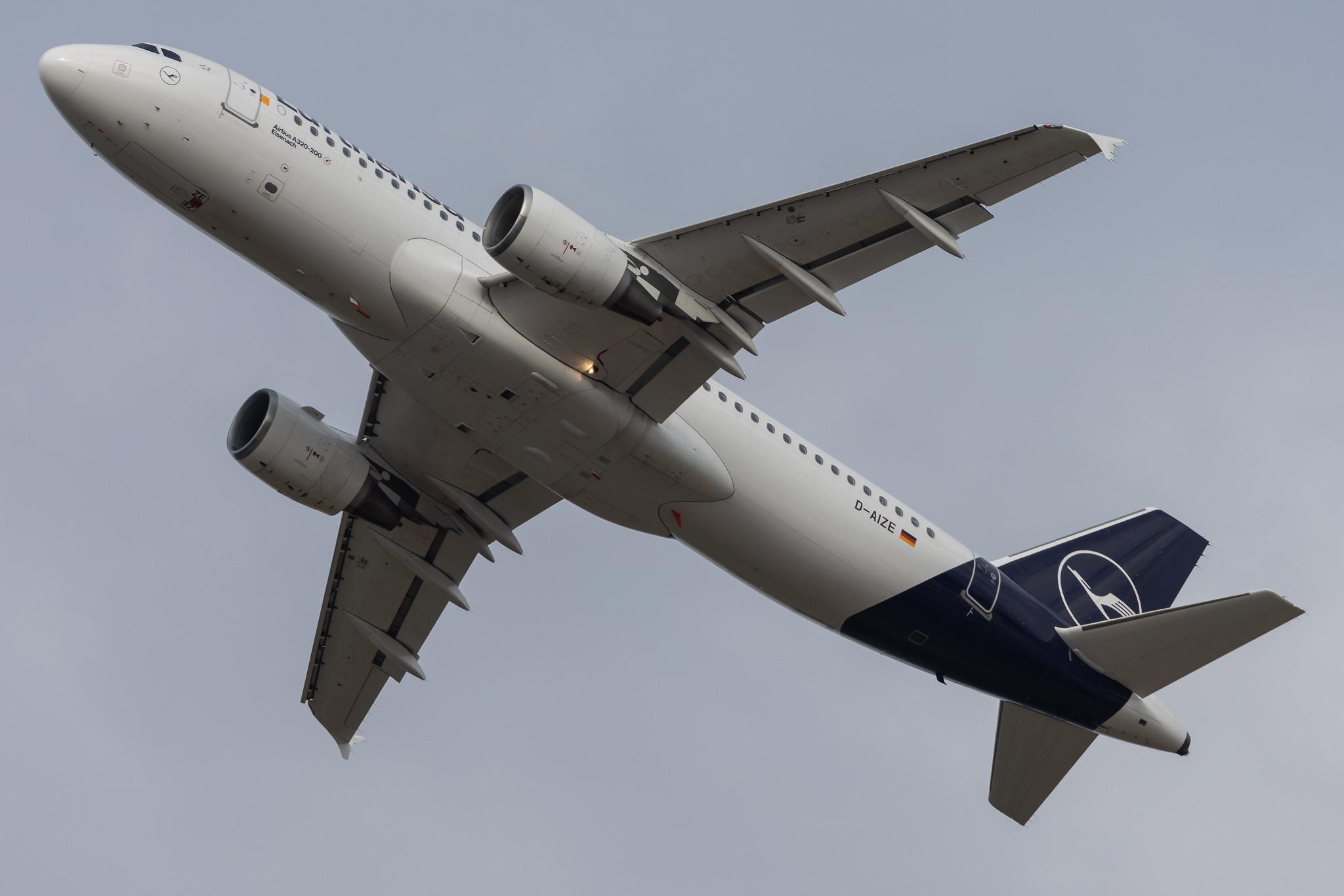 Köln Bonn Airport: Lufthansa (LH / DLH) | Airbus A320-214 A320 | D-AIZE | MSN 4261