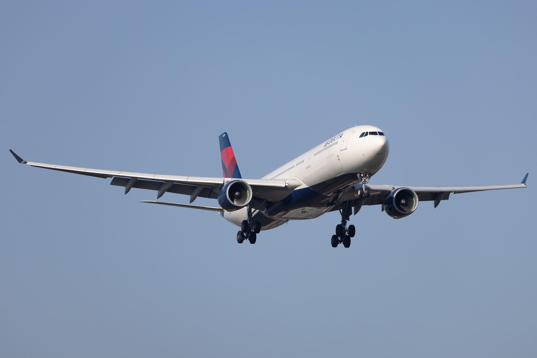 London Heathrow: Delta Air Lines (DL / DAL) |  Airbus A330-323 A333 | N813NW | MSN 0799