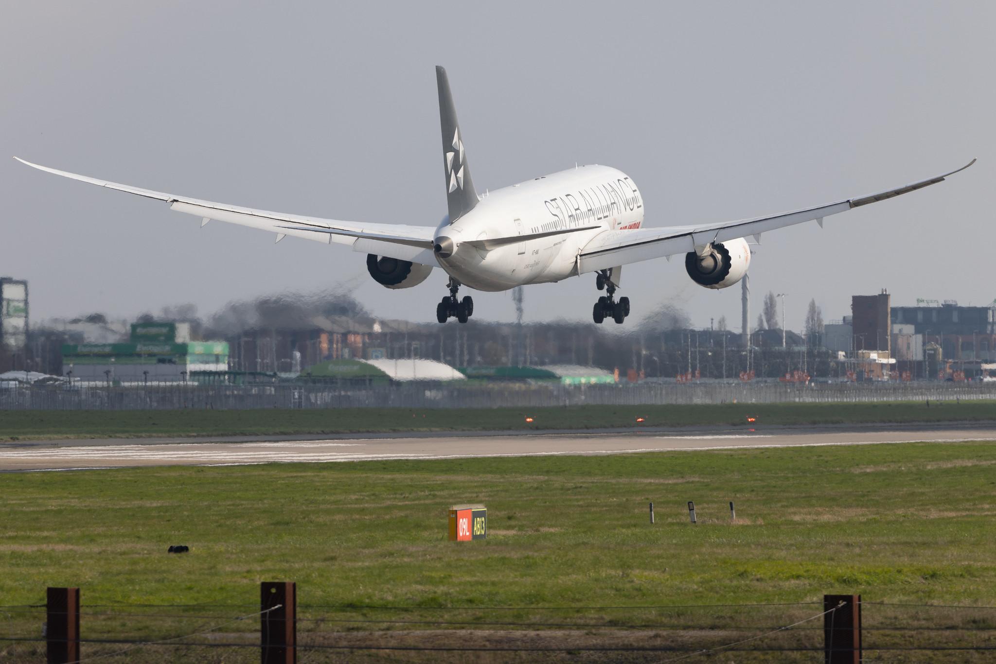 London Heathrow: Air India (AI / AIC) | Livery: Star Alliance Livery | Boeing 787-8 Dreamliner B788 | VT-ANU | MSN 36292