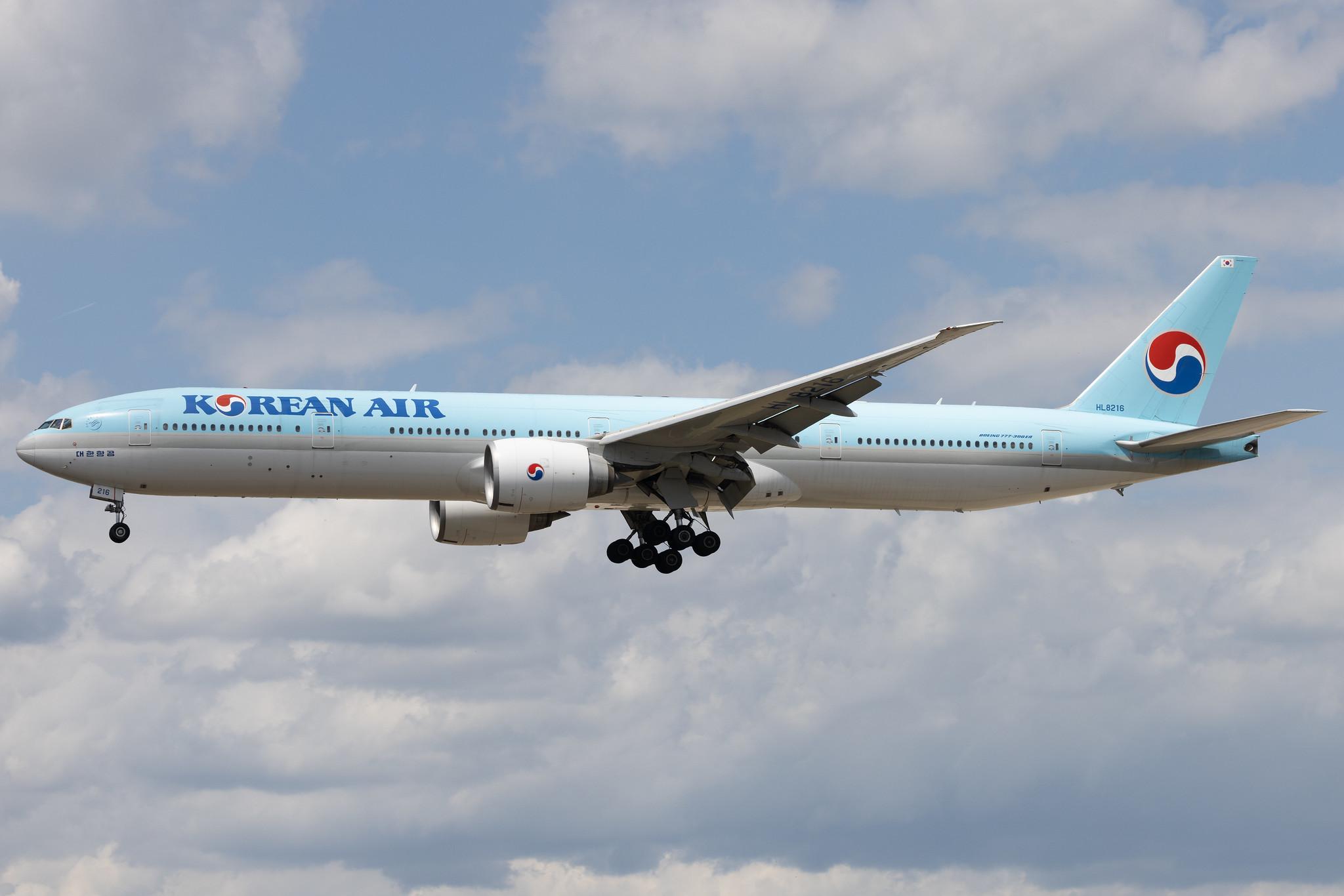 Frankfurt Airport: Korean Air (KE / KAL) | Boeing 777-3B5(ER) B77W | HL8216 | MSN 37647