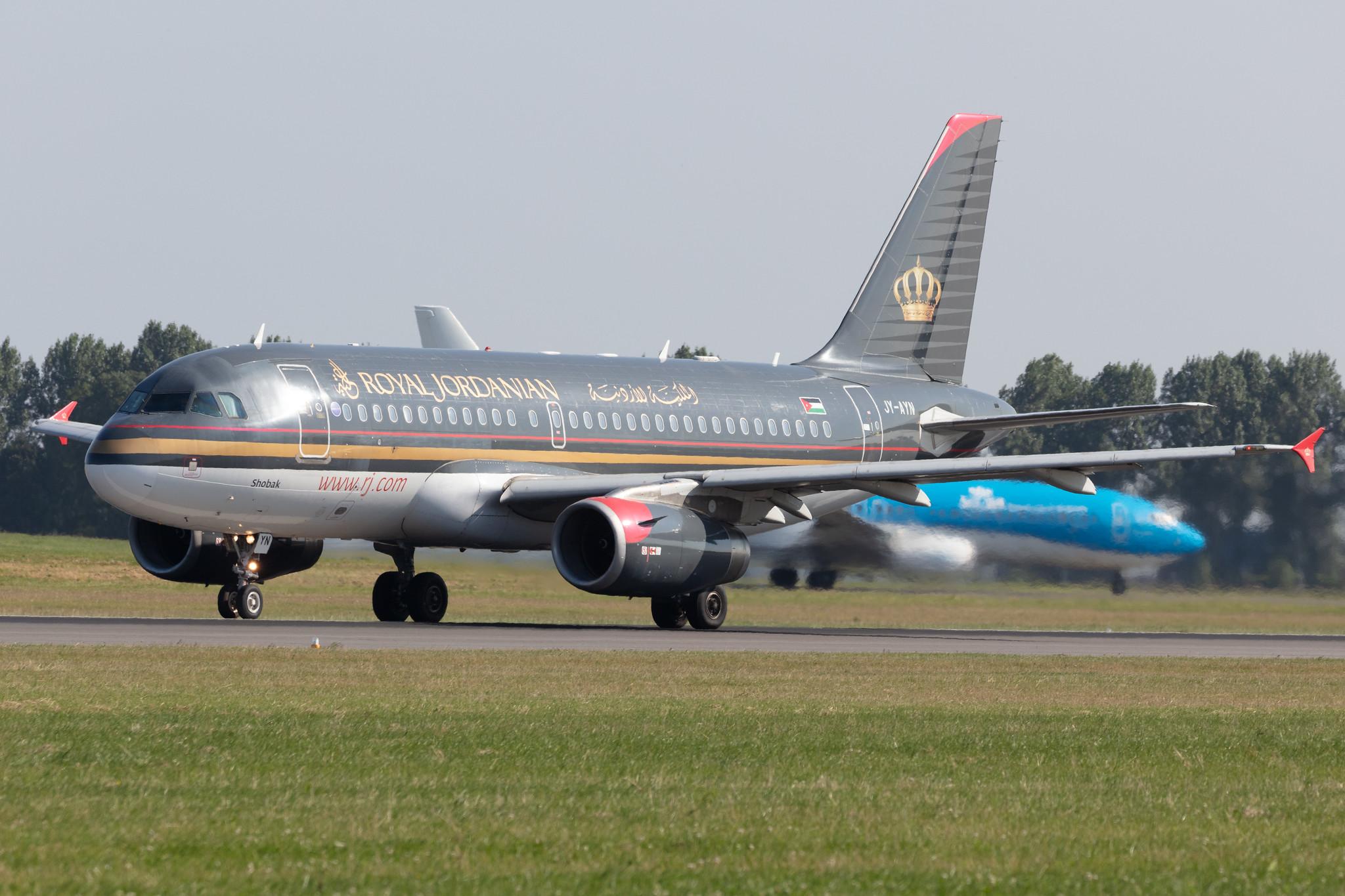 Amsterdam Schiphol: Royal Jordanian (RJ / RJA) |  Airbus A319-132 A319 | JY-AYN | MSN 3803