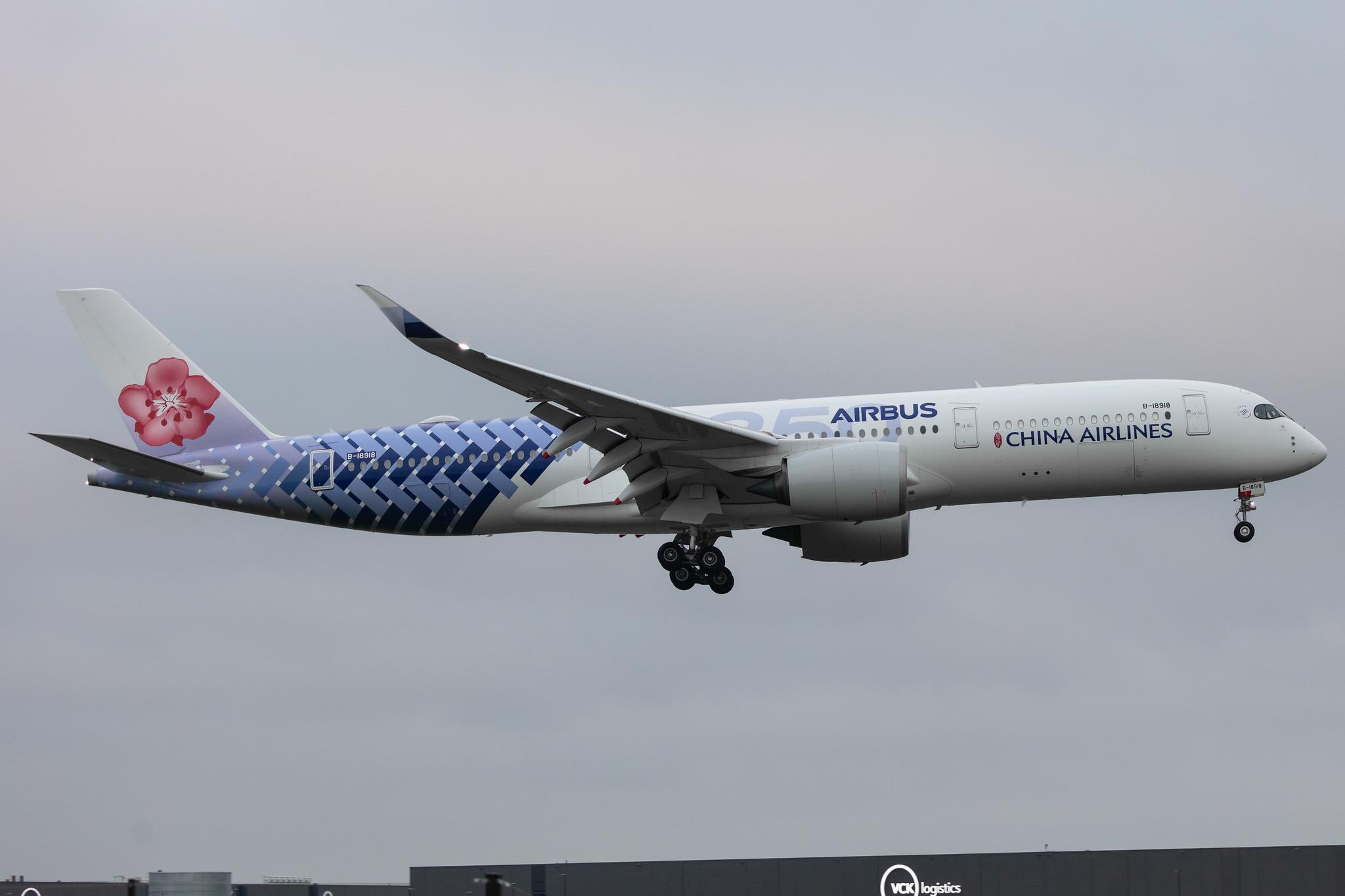 Amsterdam Schiphol: China Airlines (CI / CAL) |  Livery: Carbon Fibre - Airbus Livery |  Airbus A350-941 A359 | B-18918 | MSN 239