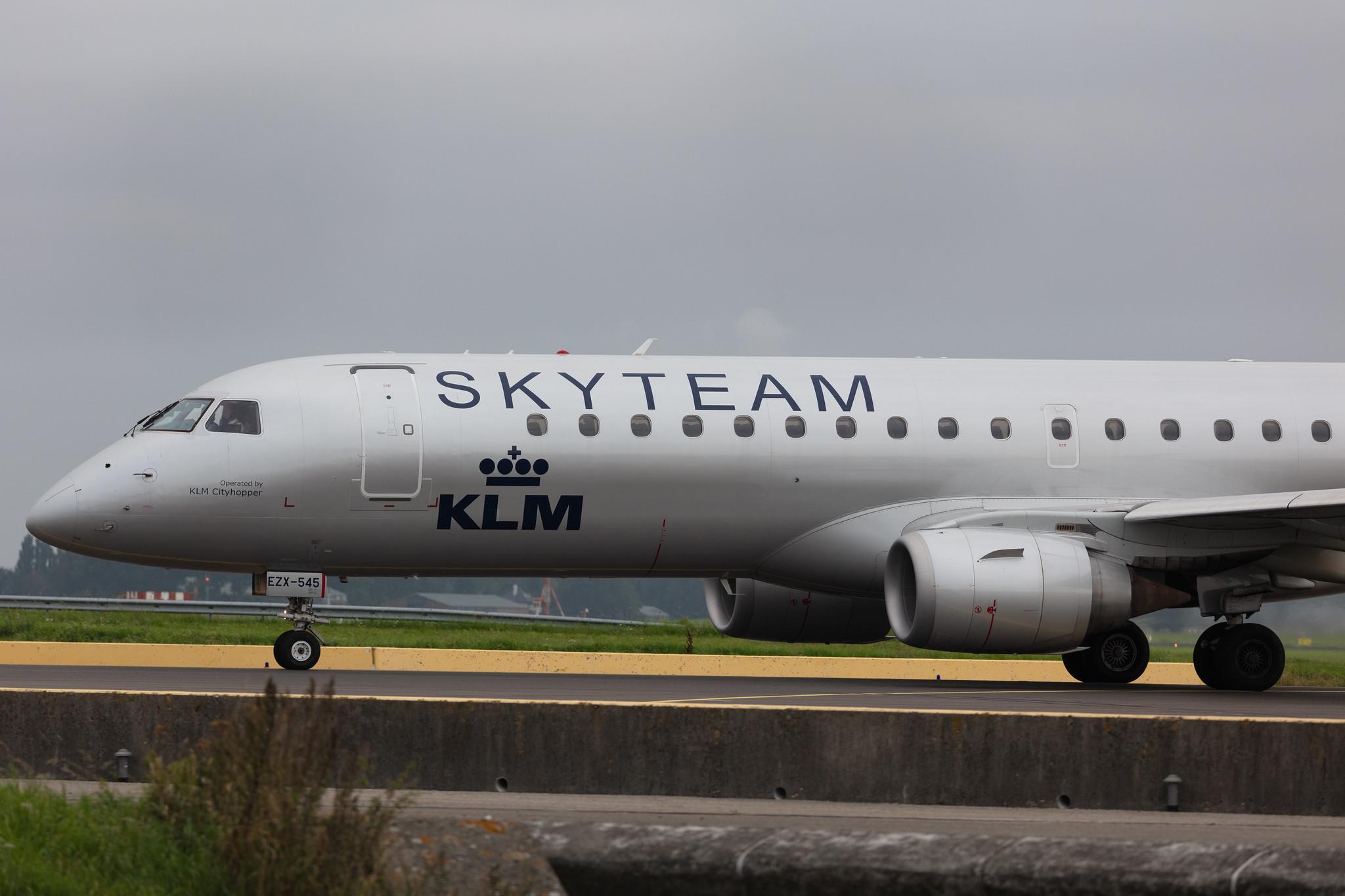 Amsterdam Schiphol: KLM (KL / KLM) |  Livery: SkyTeam Livery | Operator: KLM Cityhopper |  Embraer E190STD E190 | PH-EZX | MSN 19000545