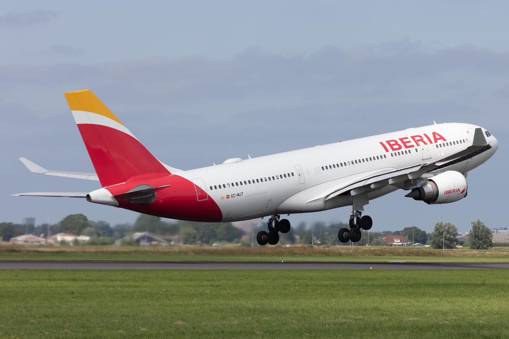 Amsterdam Schiphol: Iberia (IB / IBE) |  Airbus A330-202 A332 | EC-MJT | MSN 1710