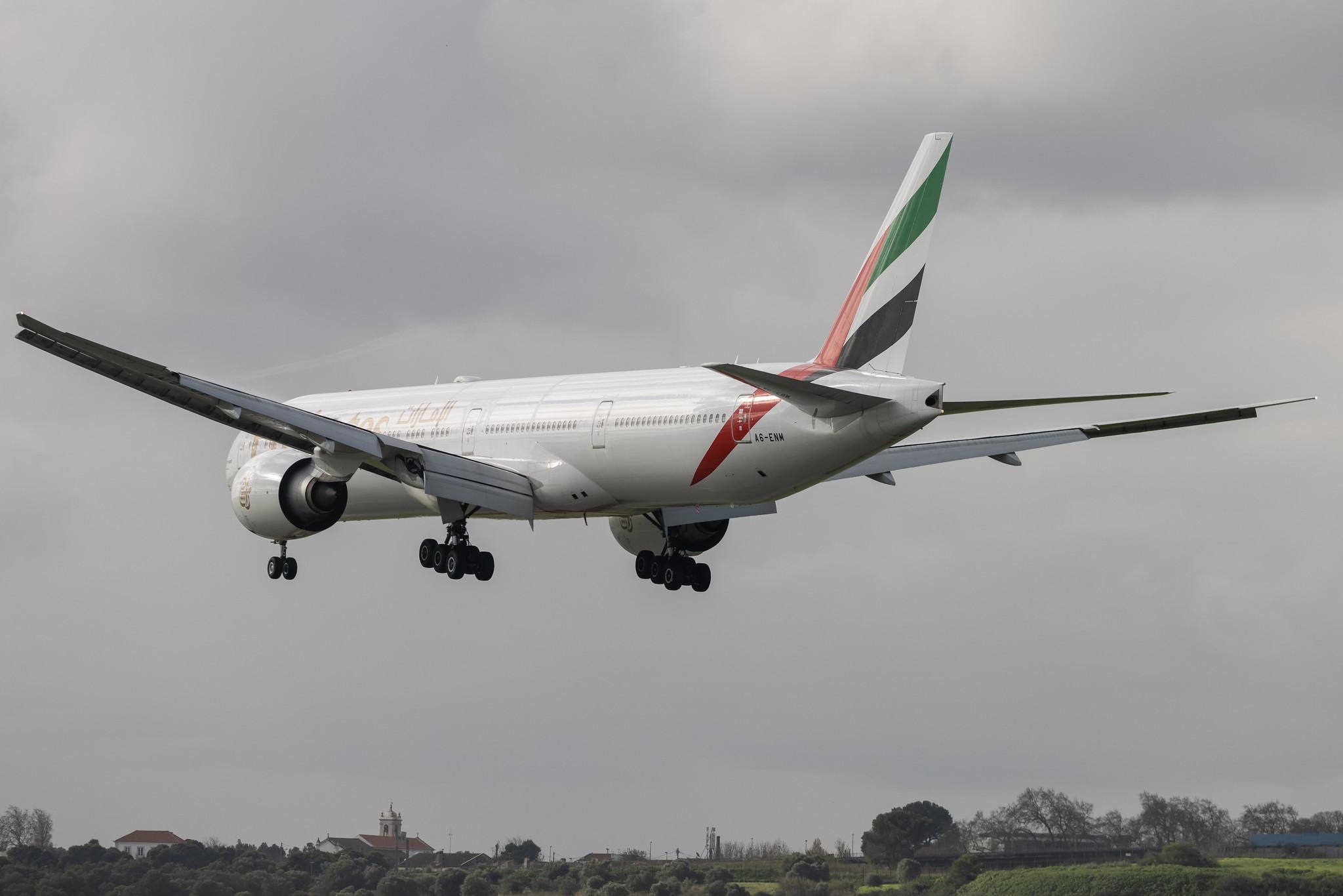 Aeroporto de Lisboa: Emirates (EK / UAE) | Boeing 777-31H(ER) B77W | A6-ENM | MSN 41359