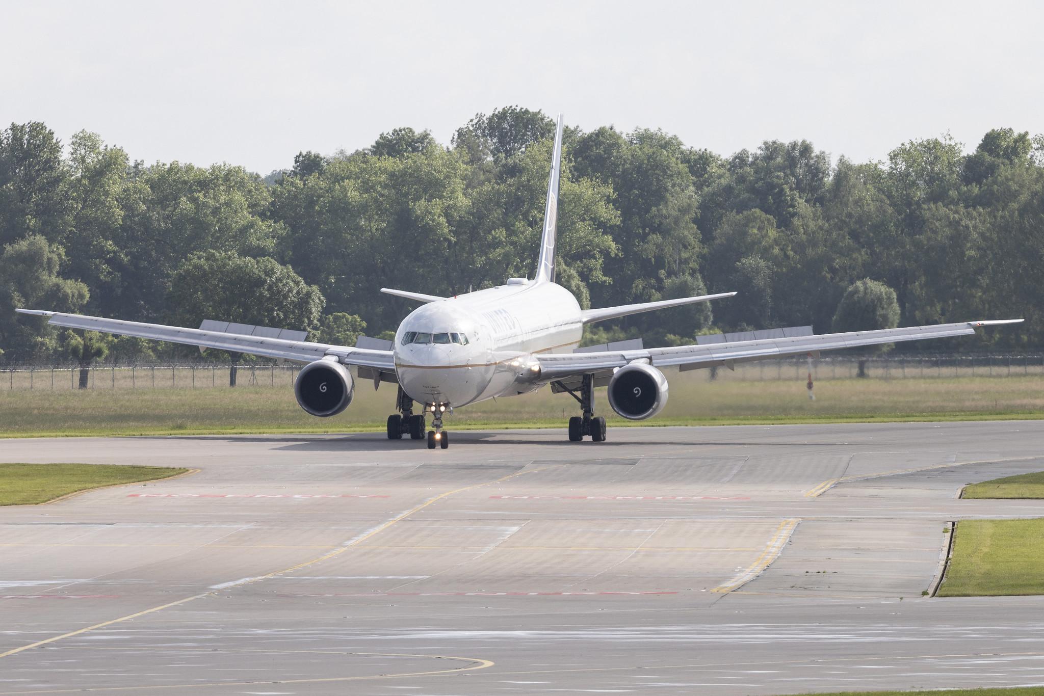 Munich Airport: United Airlines (UA / UAL) | Boeing 767-424(ER) B764 | N67052 | MSN 29447