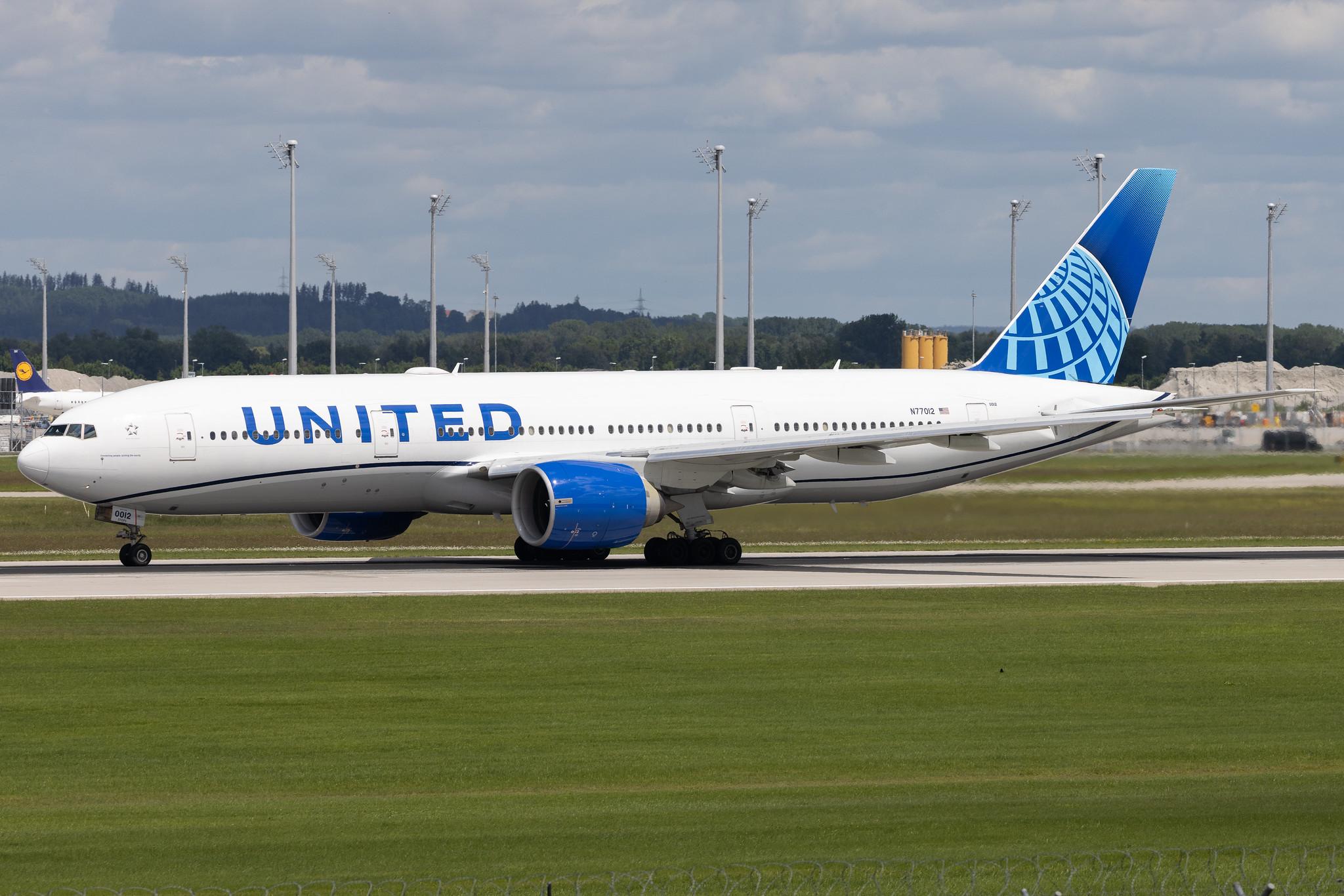 Munich Airport: United Airlines (UA / UAL) | Boeing 777-224(ER) B772 | N77012 | MSN 29860