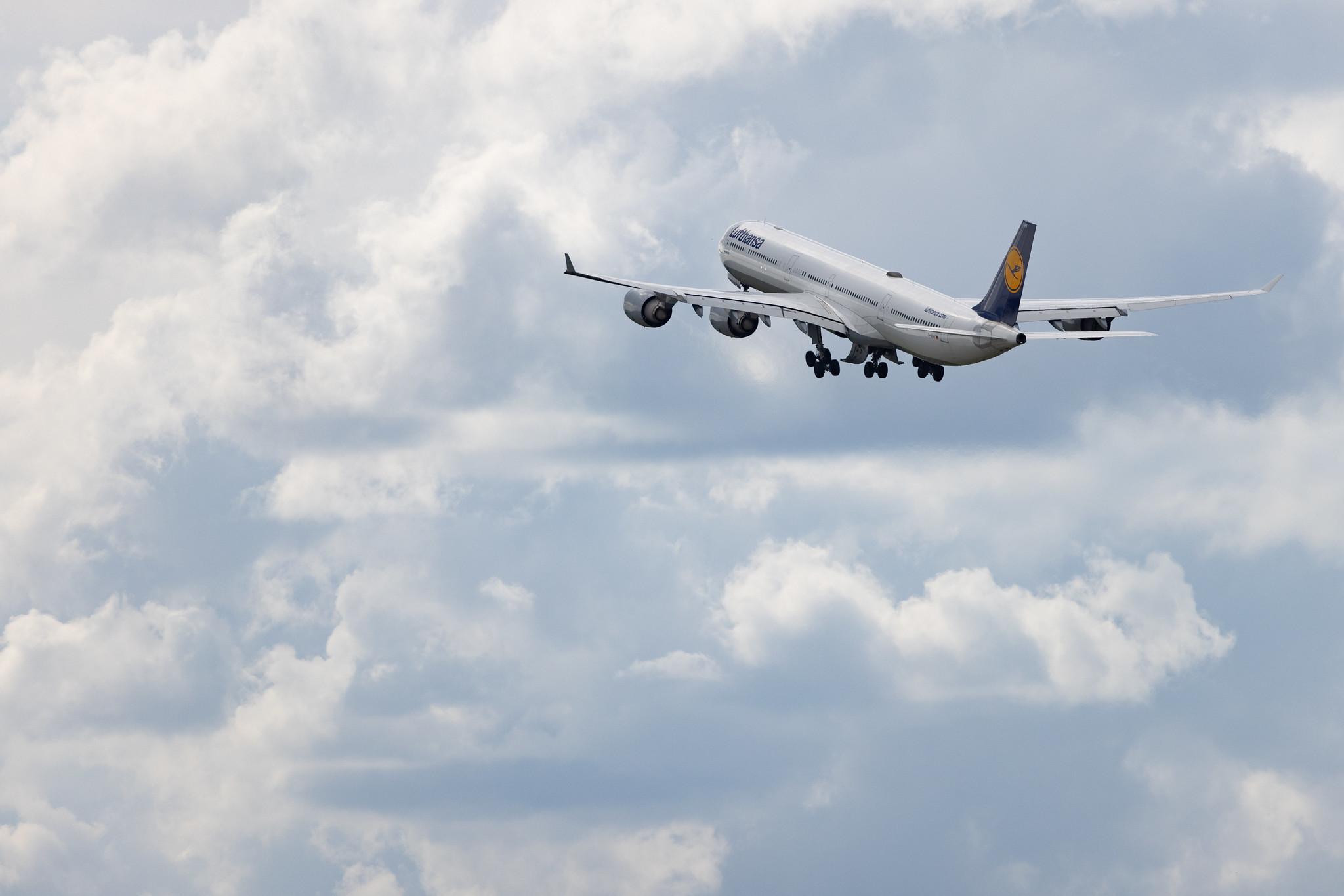 Munich Airport: Lufthansa (LH / DLH) | Airbus A340-642 A346 | D-AIHV | MSN 0897