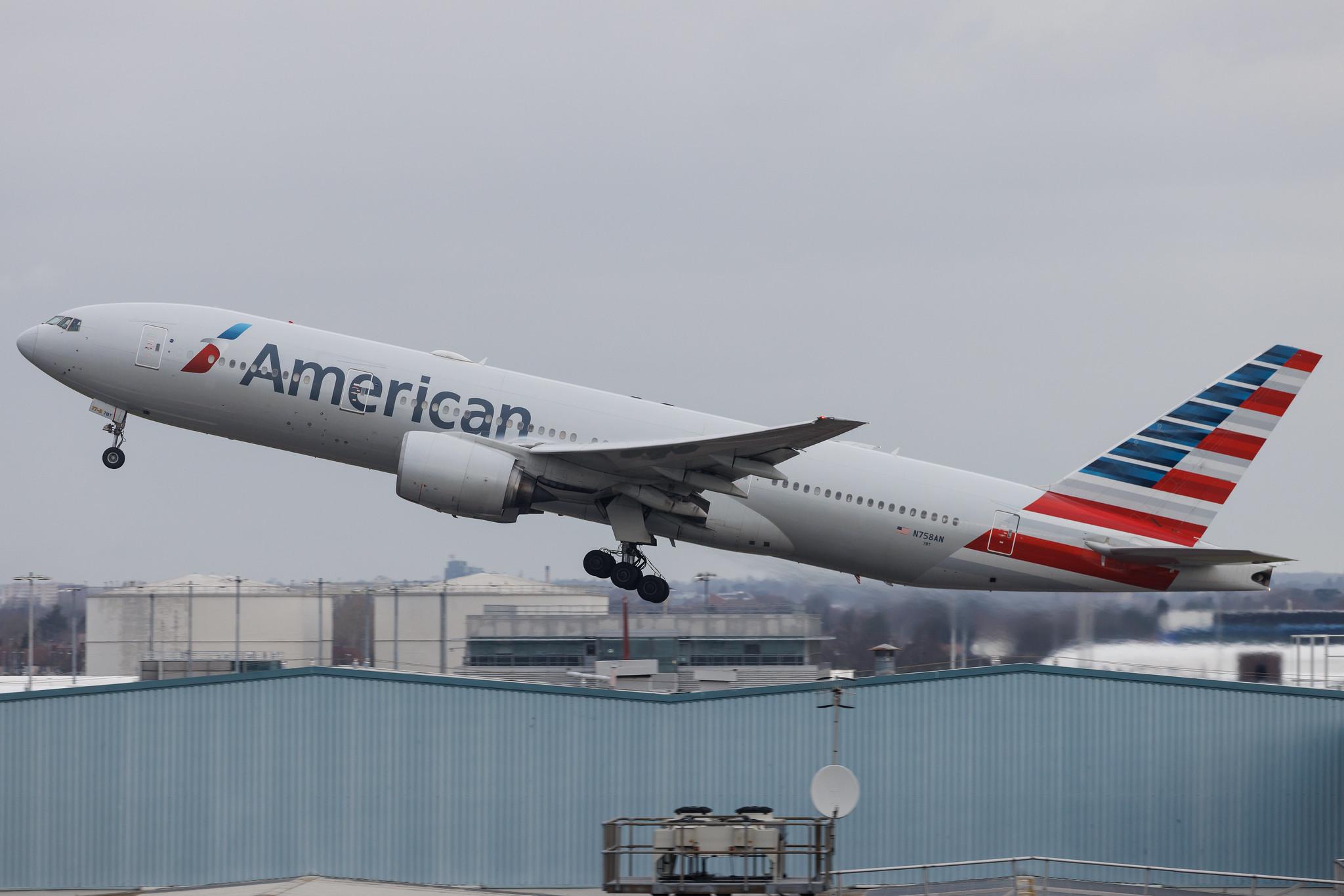 London Heathrow: American Airlines (AA / AAL) | Boeing 777-223(ER) B772 | N758AN | MSN 32637