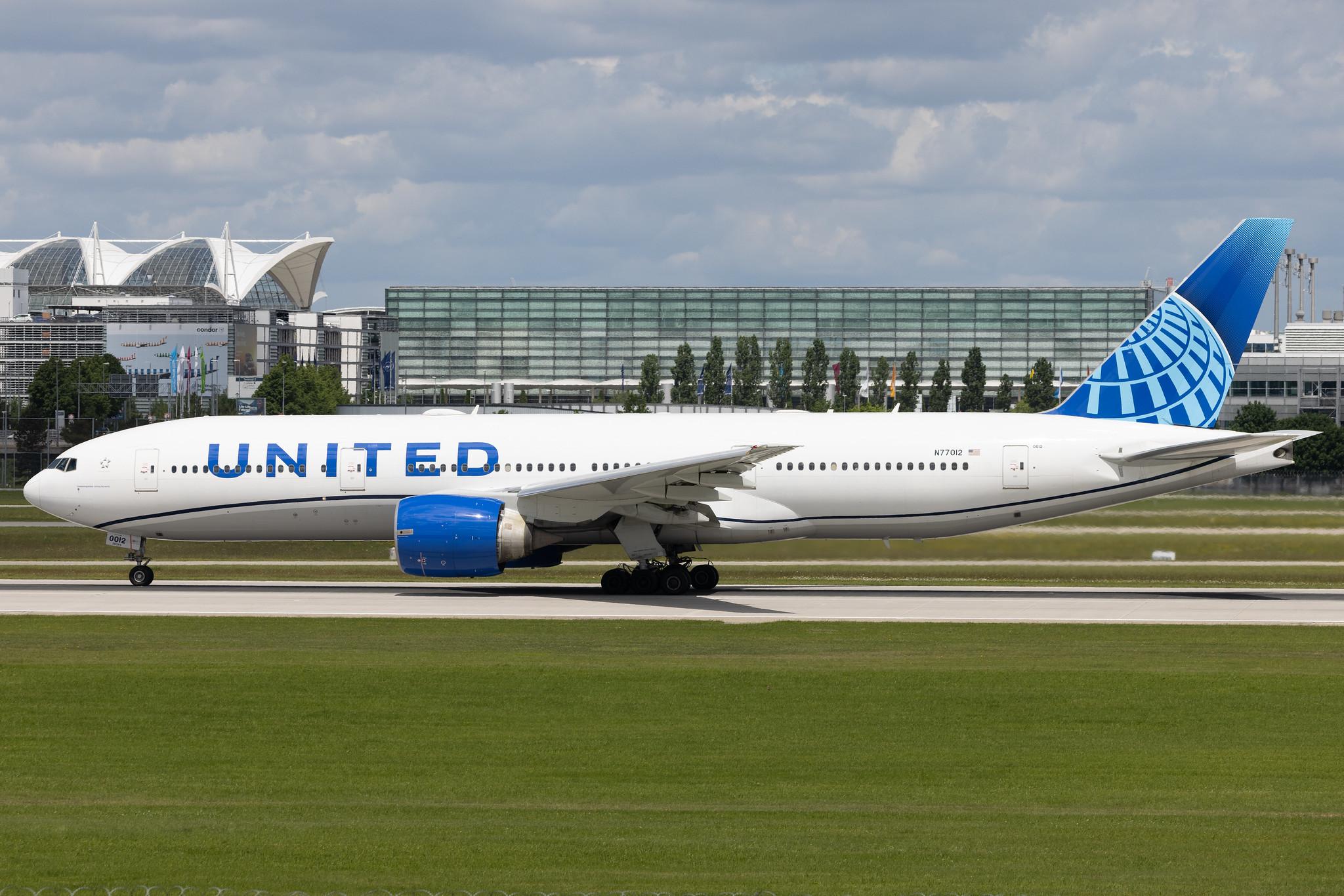 Munich Airport: United Airlines (UA / UAL) | Boeing 777-224(ER) B772 | N77012 | MSN 29860