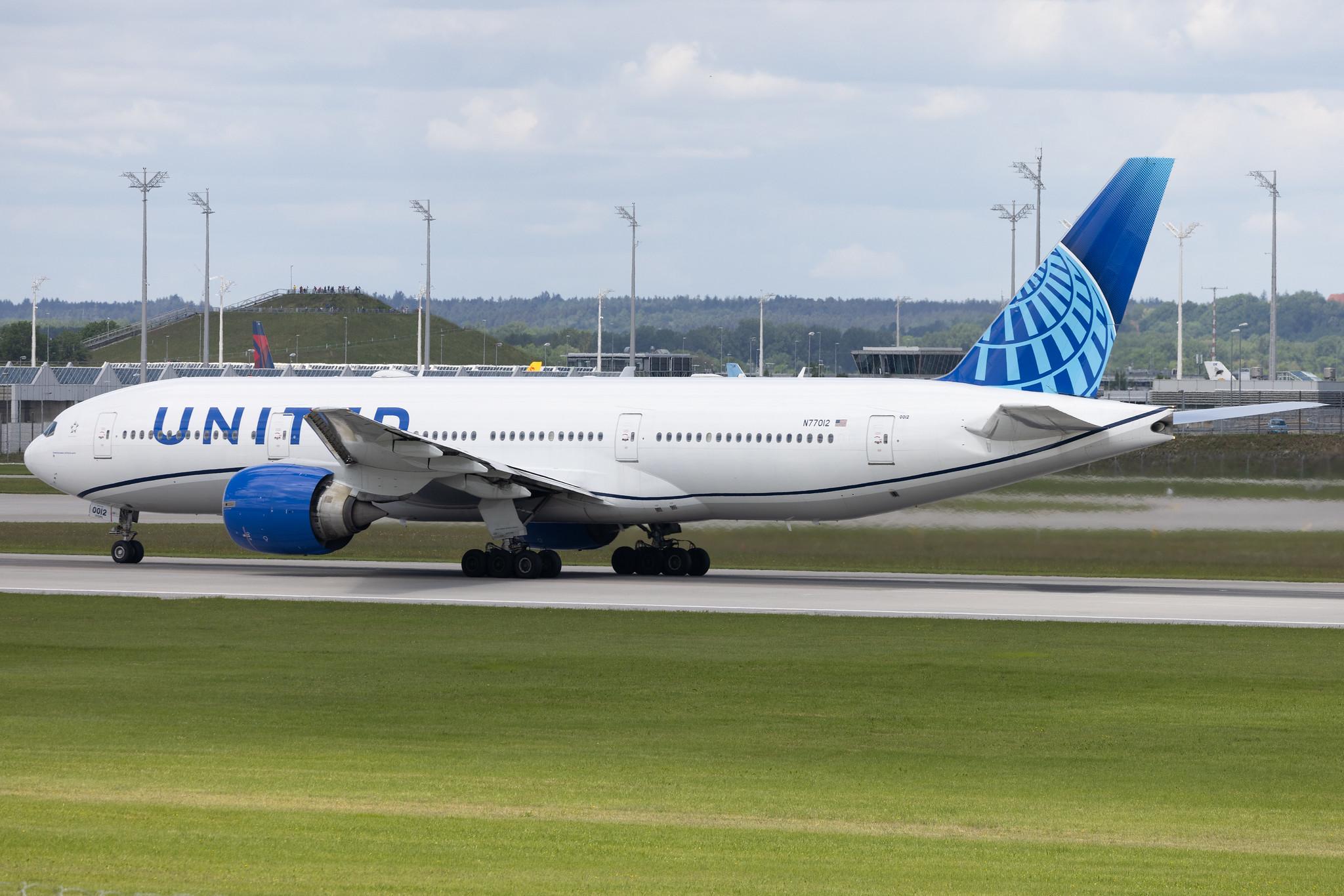 Munich Airport: United Airlines (UA / UAL) | Boeing 777-224(ER) B772 | N77012 | MSN 29860