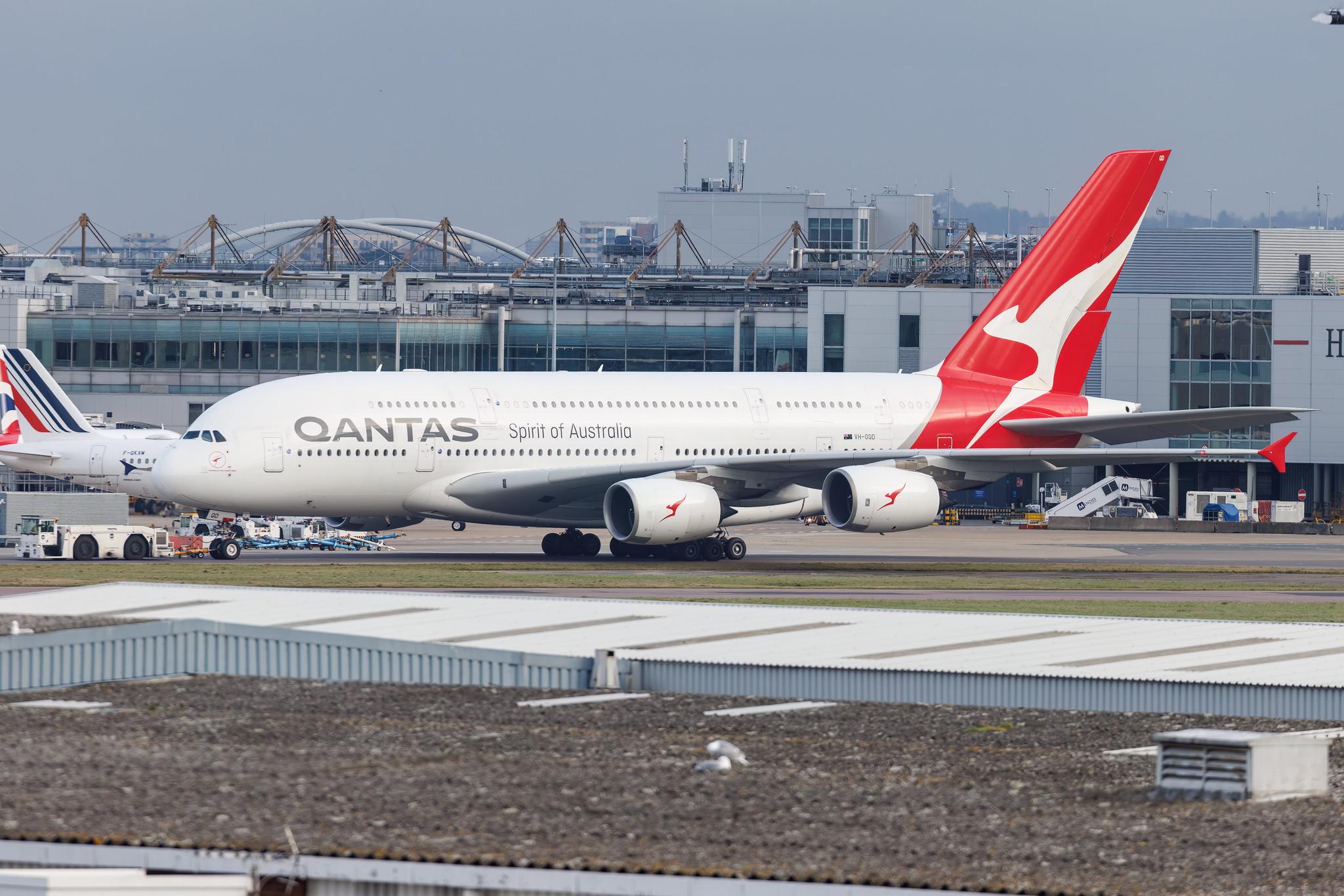London Heathrow: Qantas (QF / QFA) | Airbus A380-842 A388 | VH-OQD | MSN 026