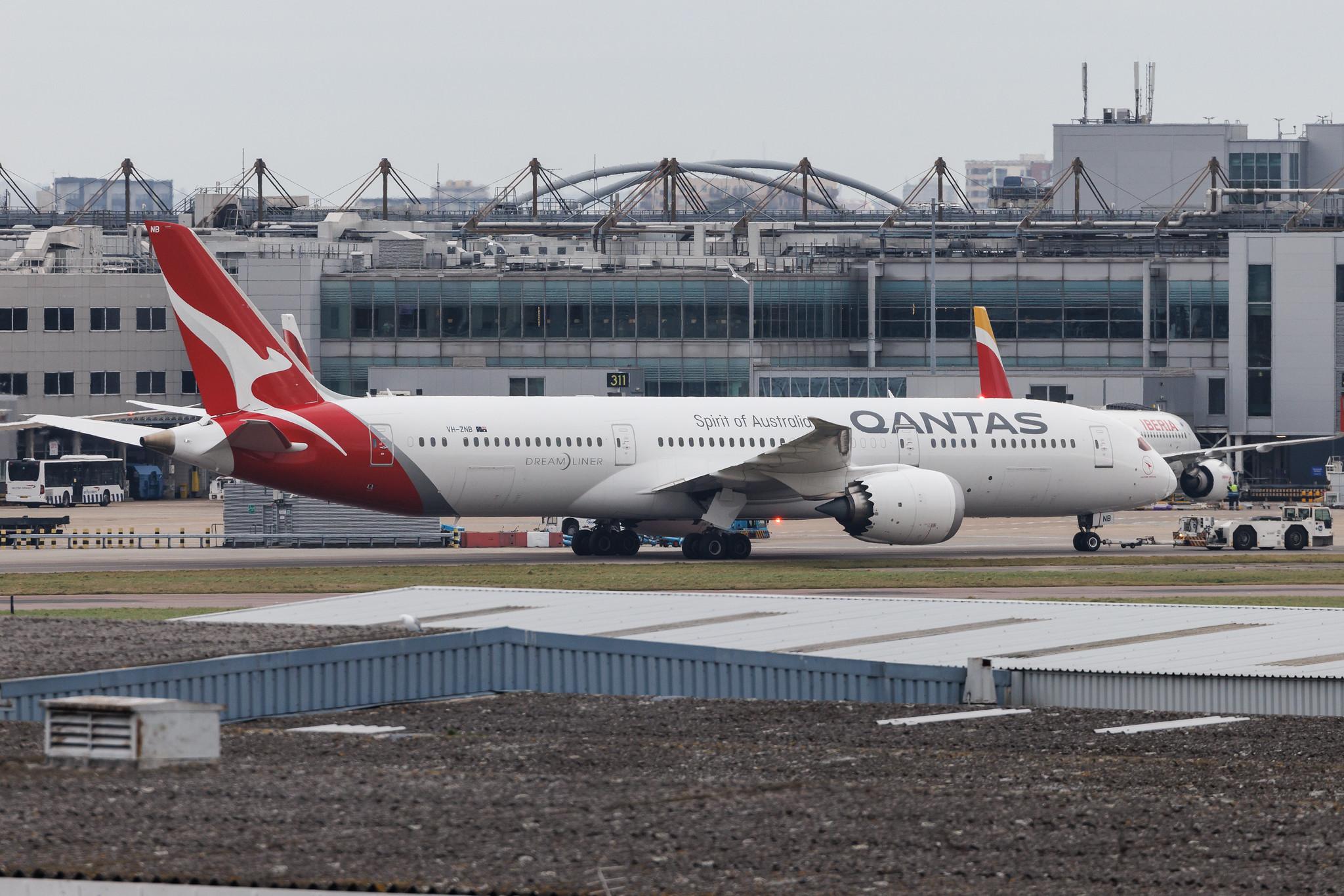 London Heathrow: Qantas (QF / QFA) | Boeing 787-9 Dreamliner B789 | VH-ZNB | MSN 39039