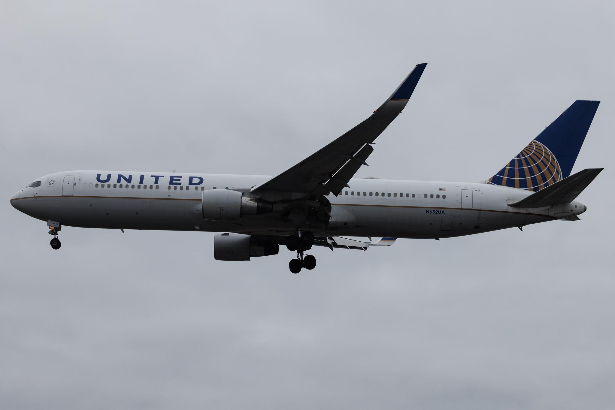 London Heathrow: United Airlines (UA / UAL) |  Boeing 767-322(ER) B763 | N652UA | MSN 25390