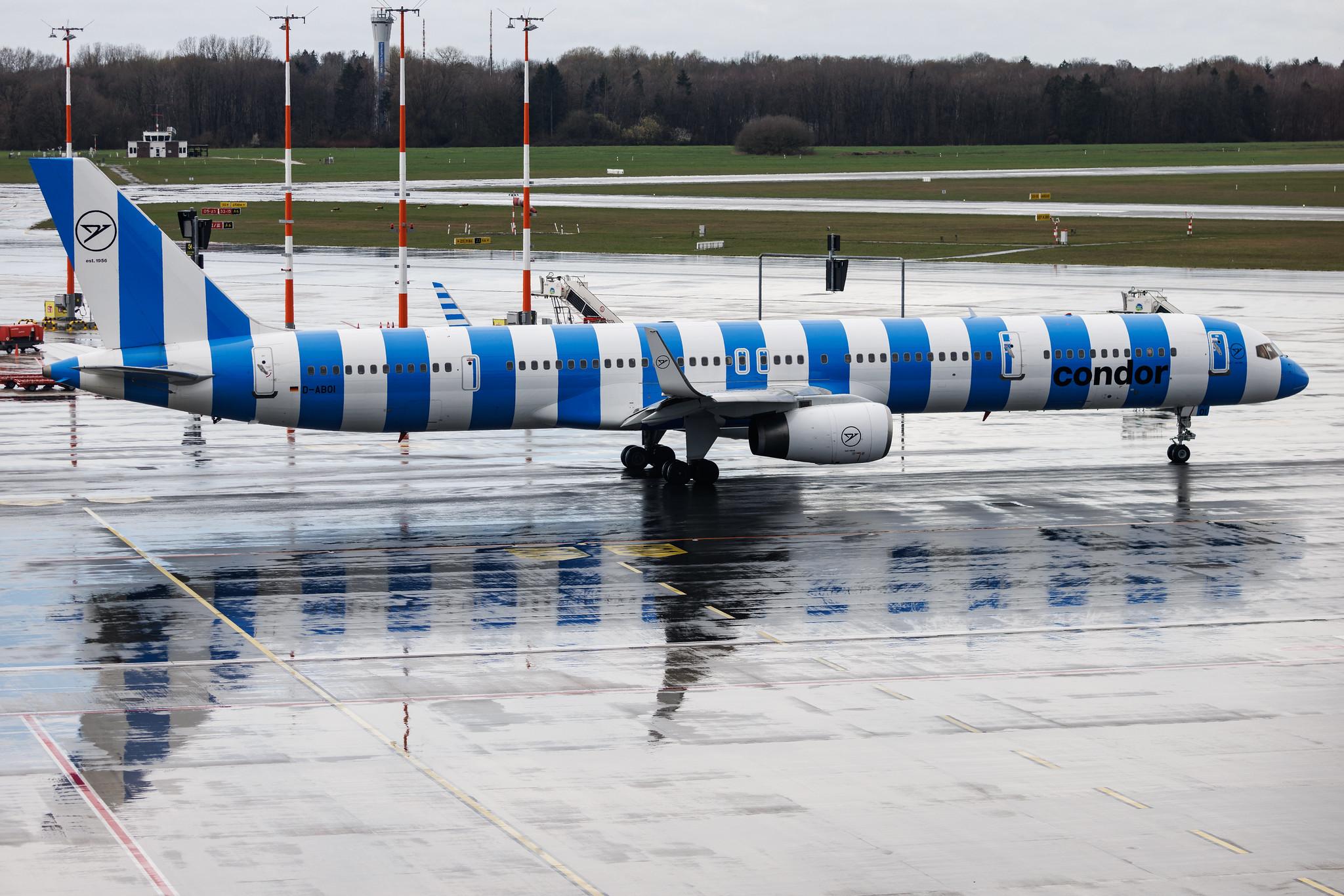Hamburg Airport: Condor (DE / CFG) | Boeing 757-330 B753 | D-ABOI | MSN 29018