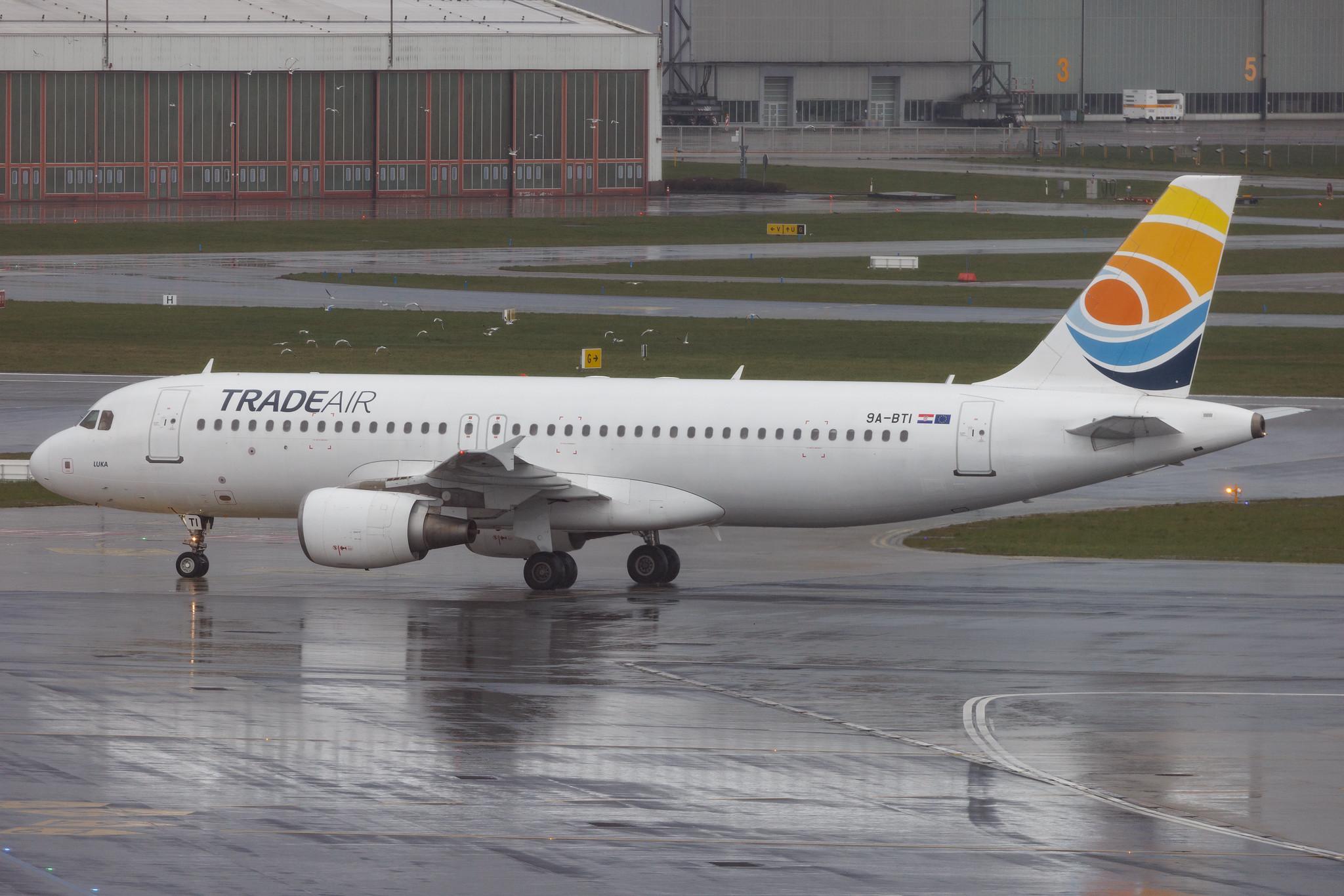 Hamburg Airport: Trade Air (C3 / TDR) |  Airbus A320-214 A320 | 9A-BTI | MSN 2189