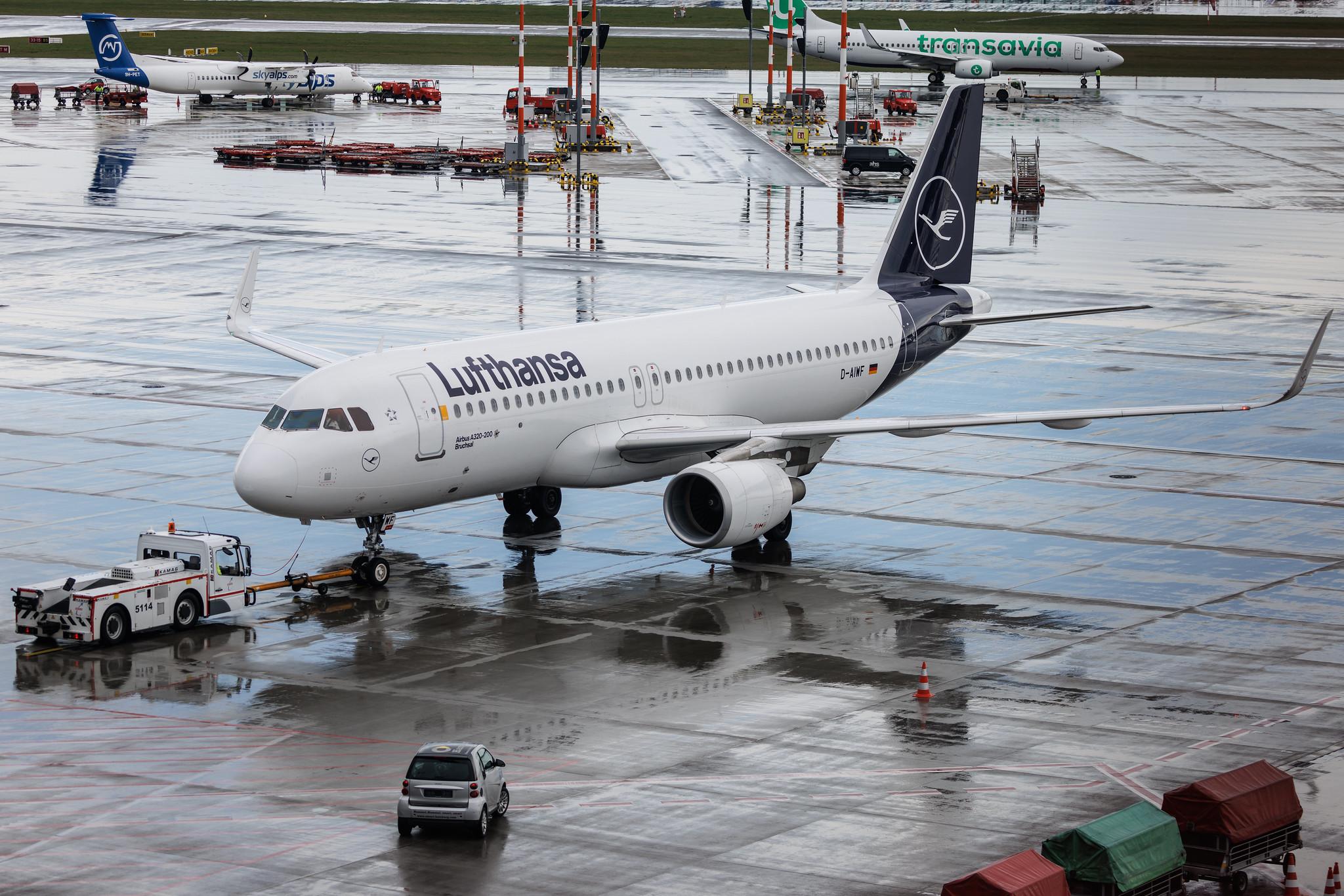 Hamburg Airport: Lufthansa (LH / DLH) | Airbus A320-214 A320 | D-AIWF | MSN 8853