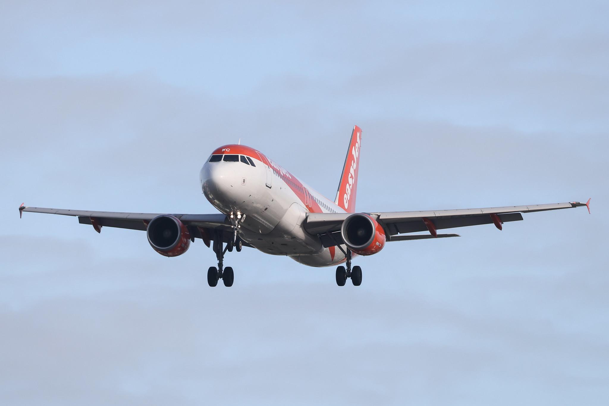 Aeroporto de Lisboa: easyJet (U2 / EZY) |  Airbus A320-214 A320 | G-EZWC | MSN 5236