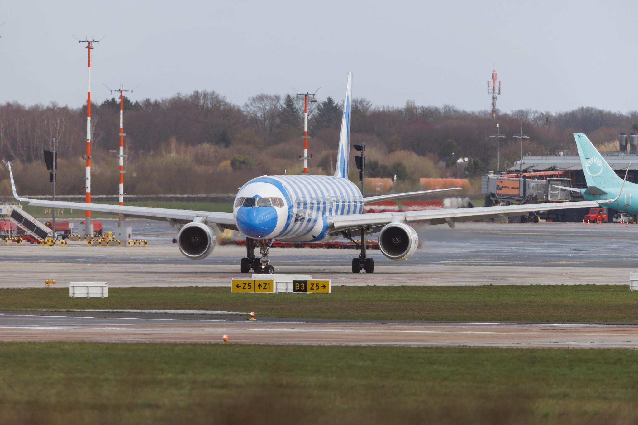 Hamburg Airport: Condor (DE / CFG) | Boeing 757-330 B753 | D-ABOI | MSN 29018