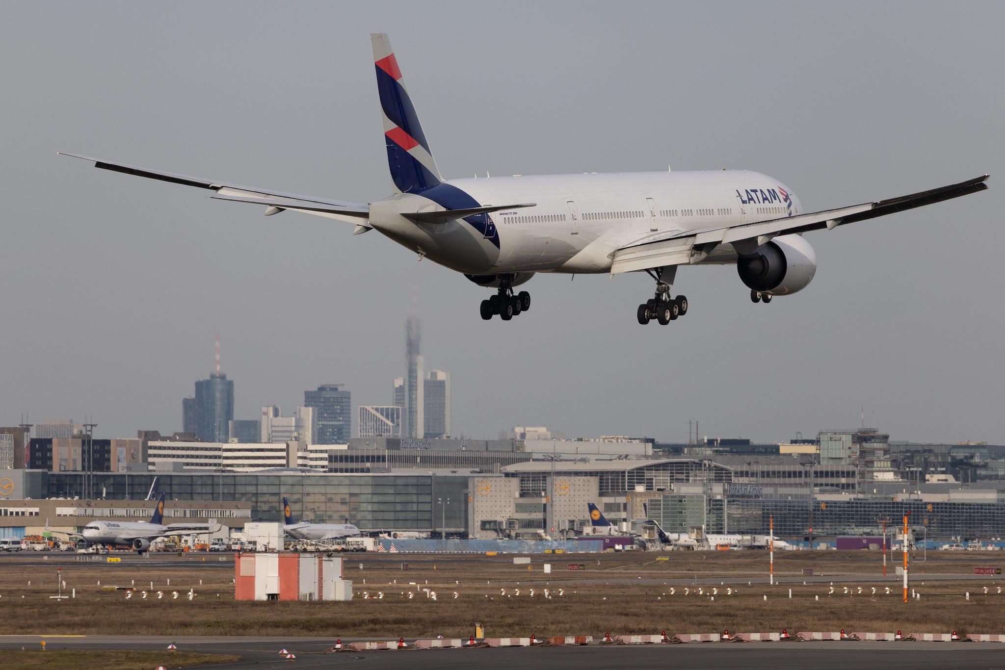 Frankfurt Airport: LATAM Airlines (LA / LAN) | Operator: LATAM Brasil | Boeing 777-32W(ER) B77W | PT-MUE | MSN 38886