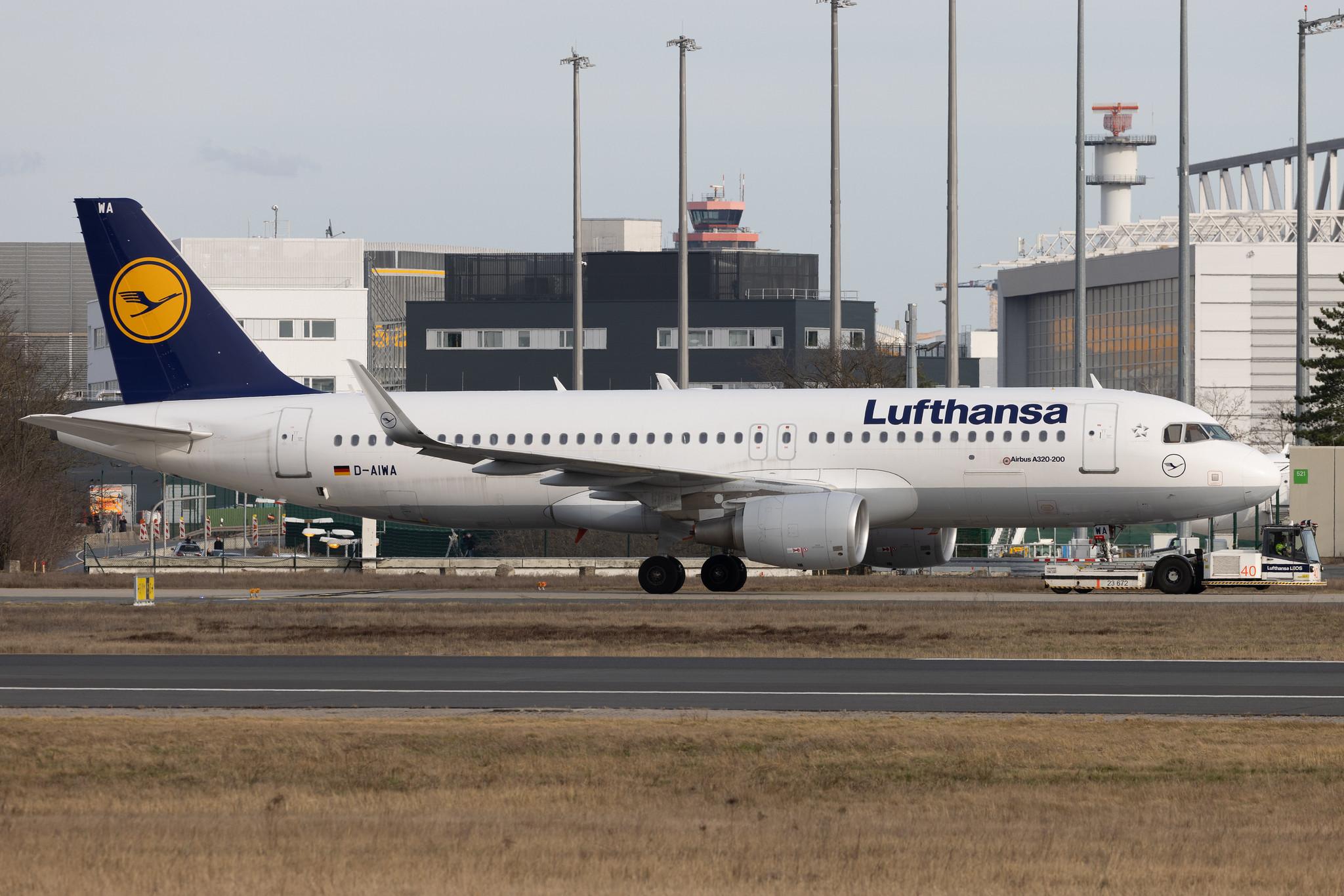 Frankfurt Airport: Lufthansa (LH / DLH) | Airbus A320-214 A320 | D-AIWA | MSN 7681