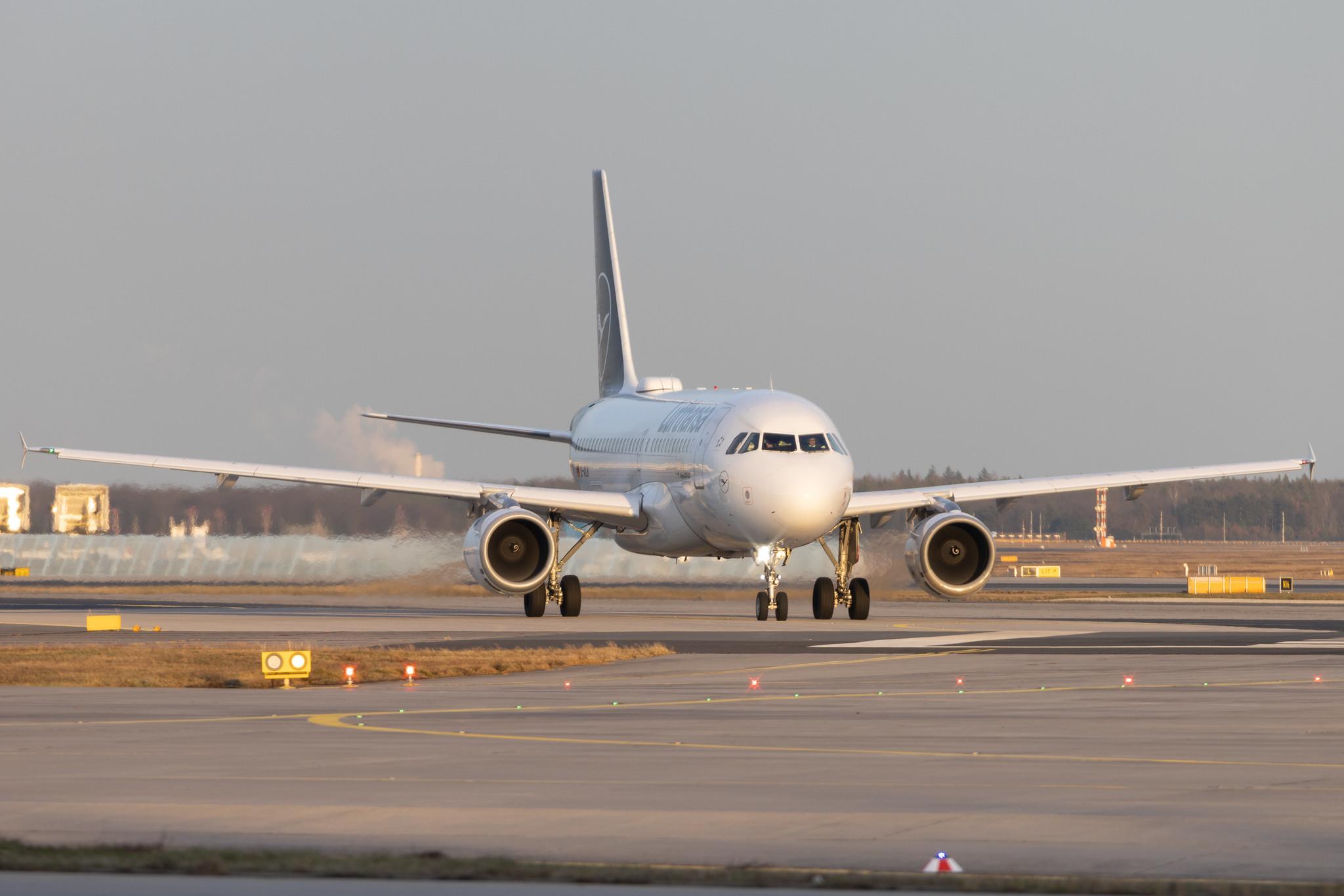 Frankfurt Airport: Lufthansa (LH / DLH) | Airbus A320-214 A320 | D-AIWK | MSN 9058