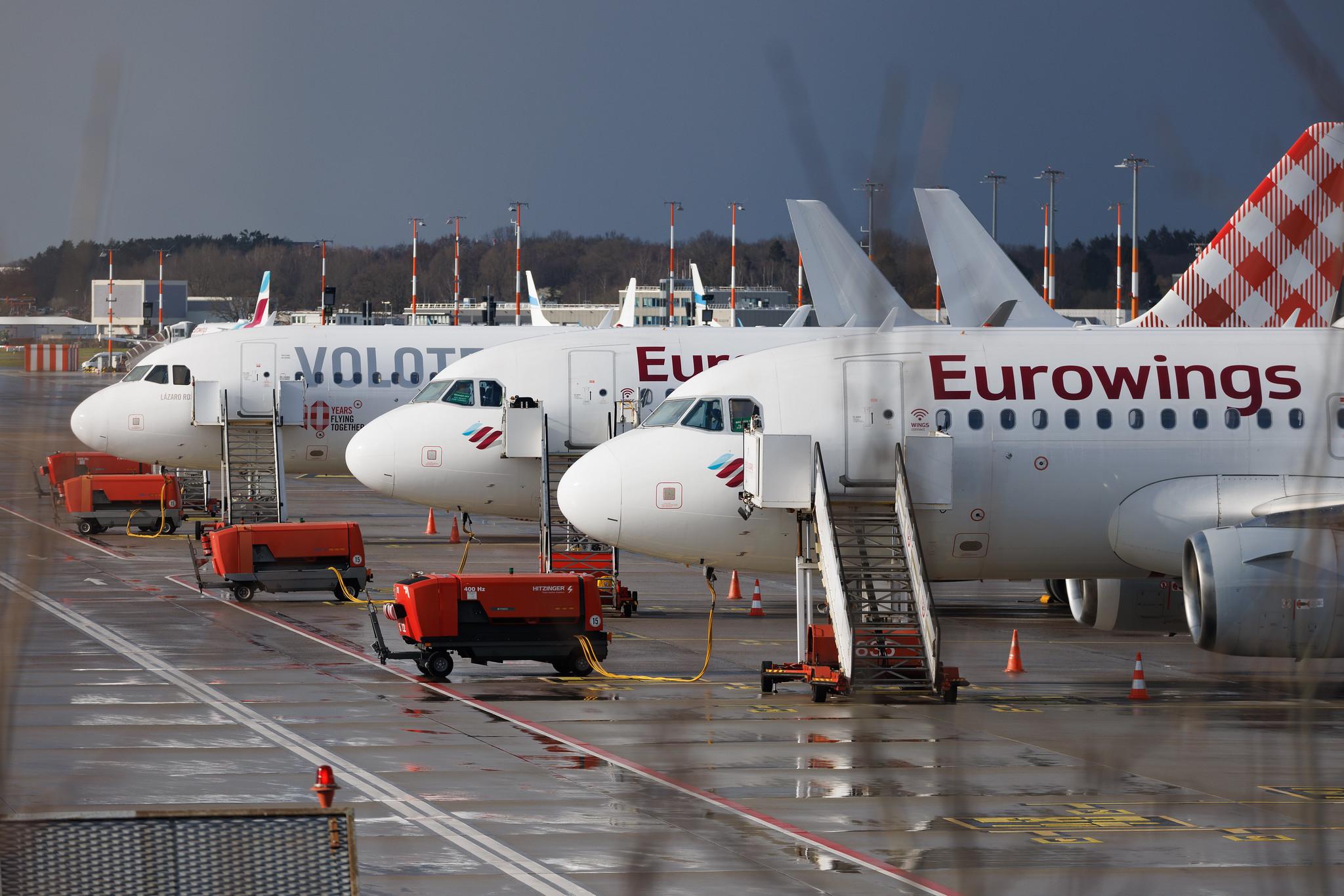 Hamburg Airport: Volotea (V7 / VOE) | Livery: 10 Years Livery | Airbus A320-214 A320 | EC-NTU | MSN 05950