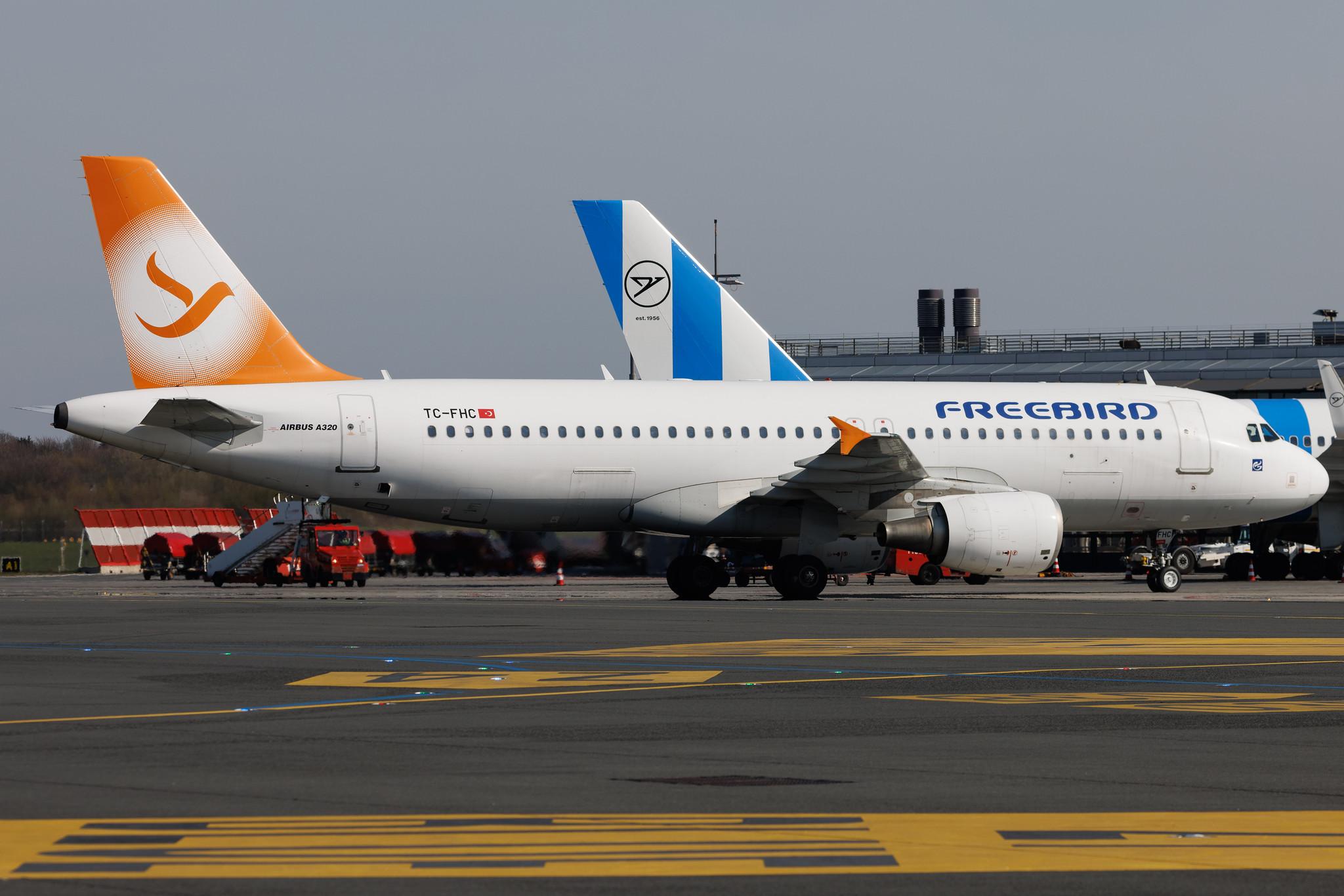 Hamburg Airport: Freebird Airlines (FH / FHY) | Airbus A320-214 A320 | TC-FHC | MSN 3852