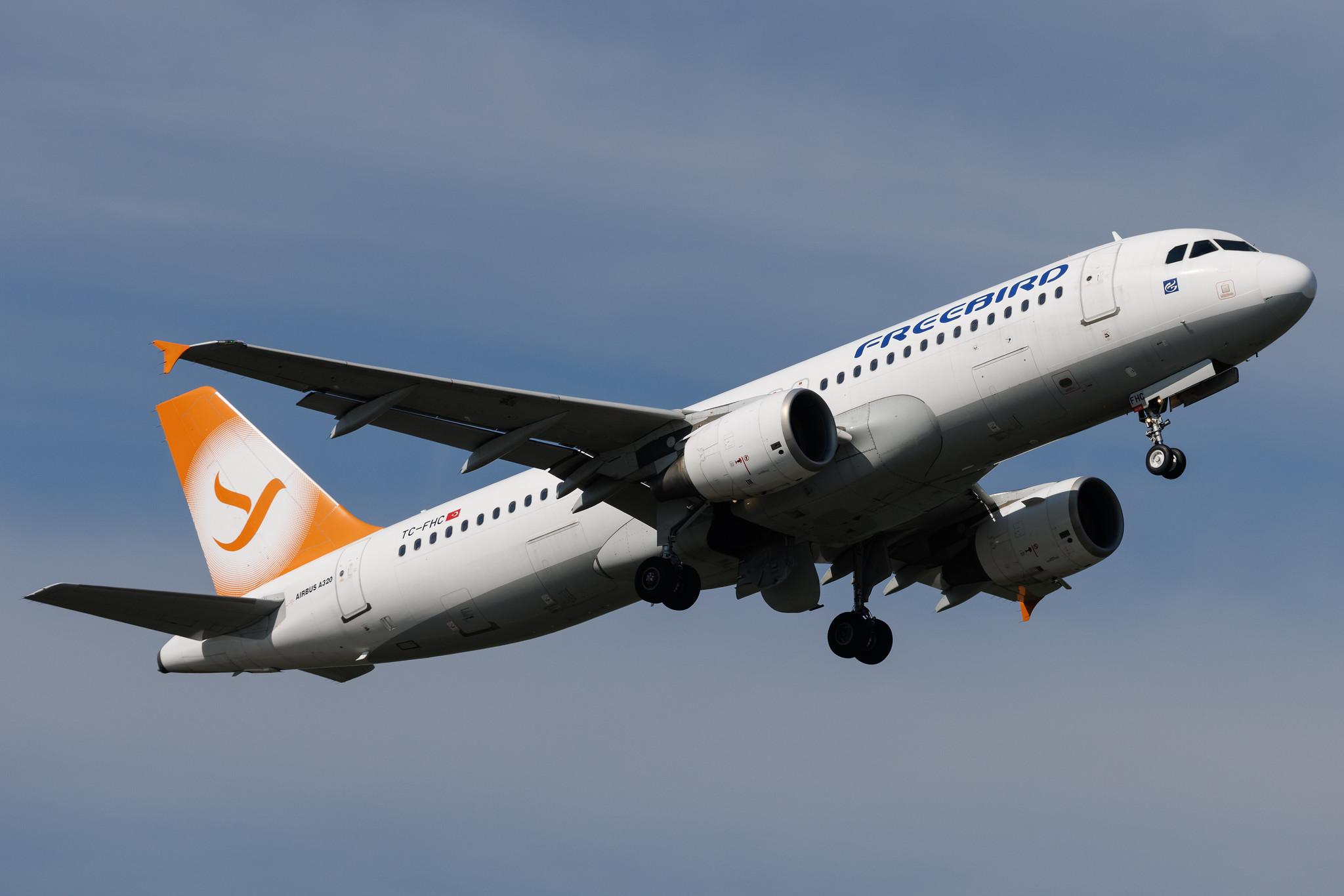 Hamburg Airport: Freebird Airlines (FH / FHY) | Airbus A320-214 A320 | TC-FHC | MSN 3852