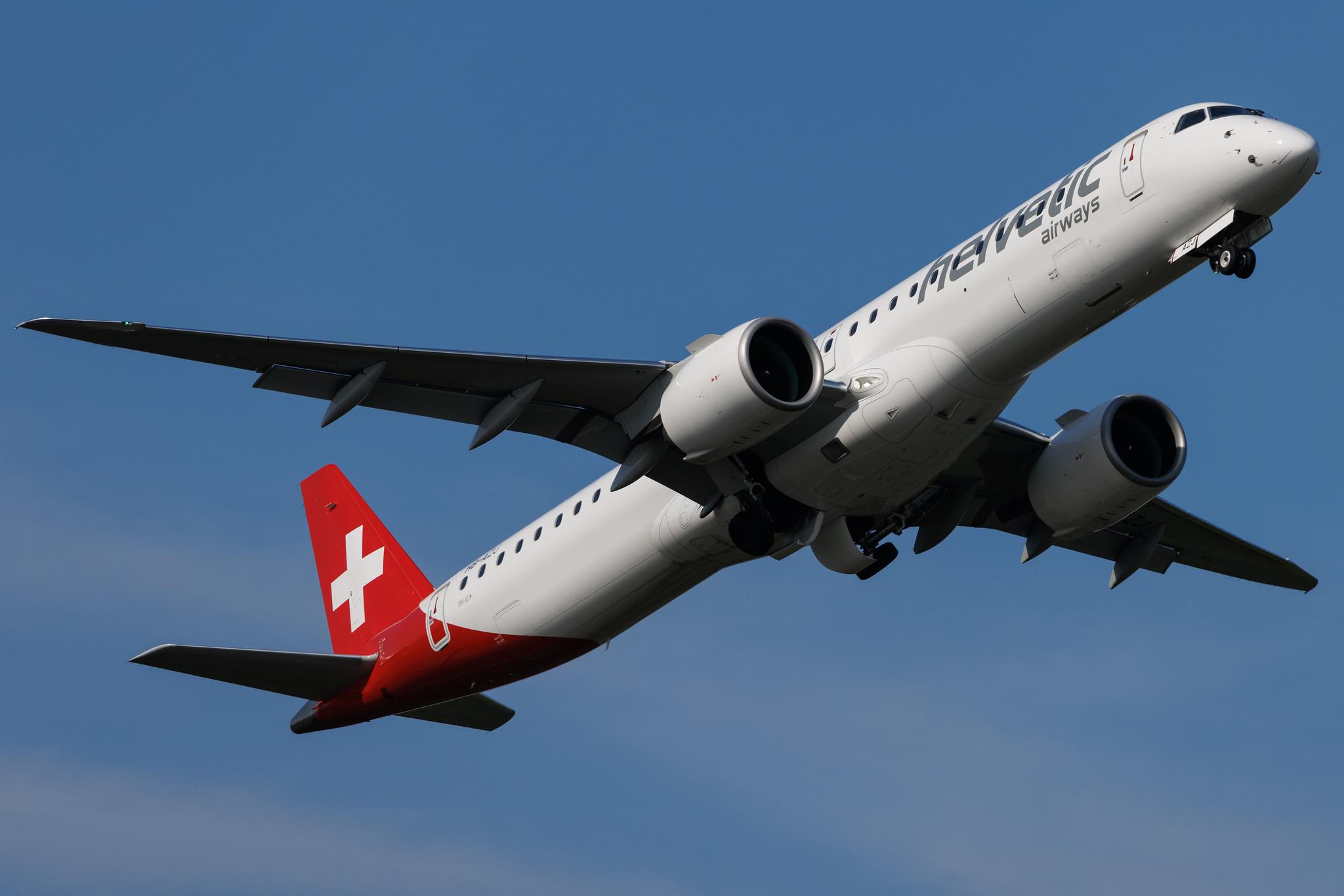 Hamburg Airport: Helvetic Airways (2L / OAW) |  Embraer E195-E2 E295 | HB-AZJ | MSN 19020057